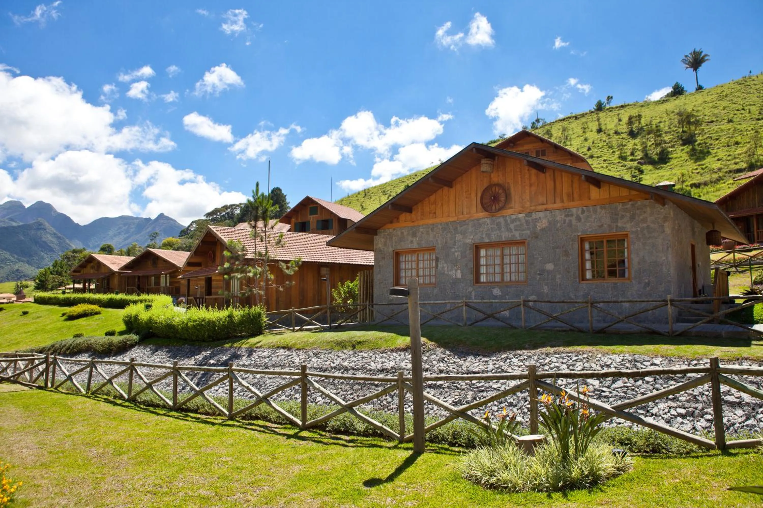 Property building in Fazenda Suica Le Canton