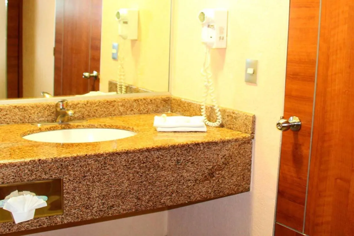 Bathroom in Hotel Soleil Celaya