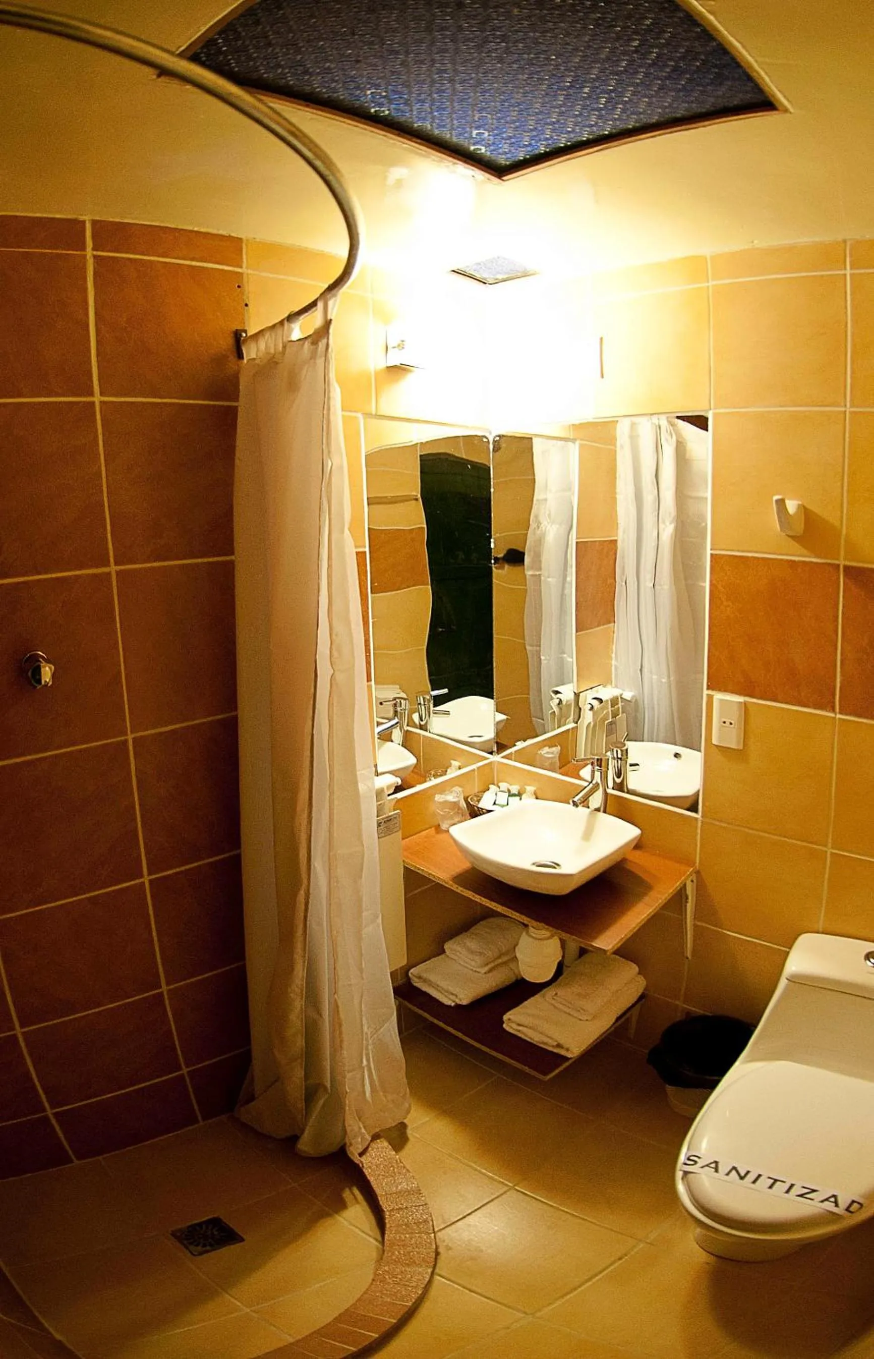 Bathroom in Hotel Jardines de Uyuni