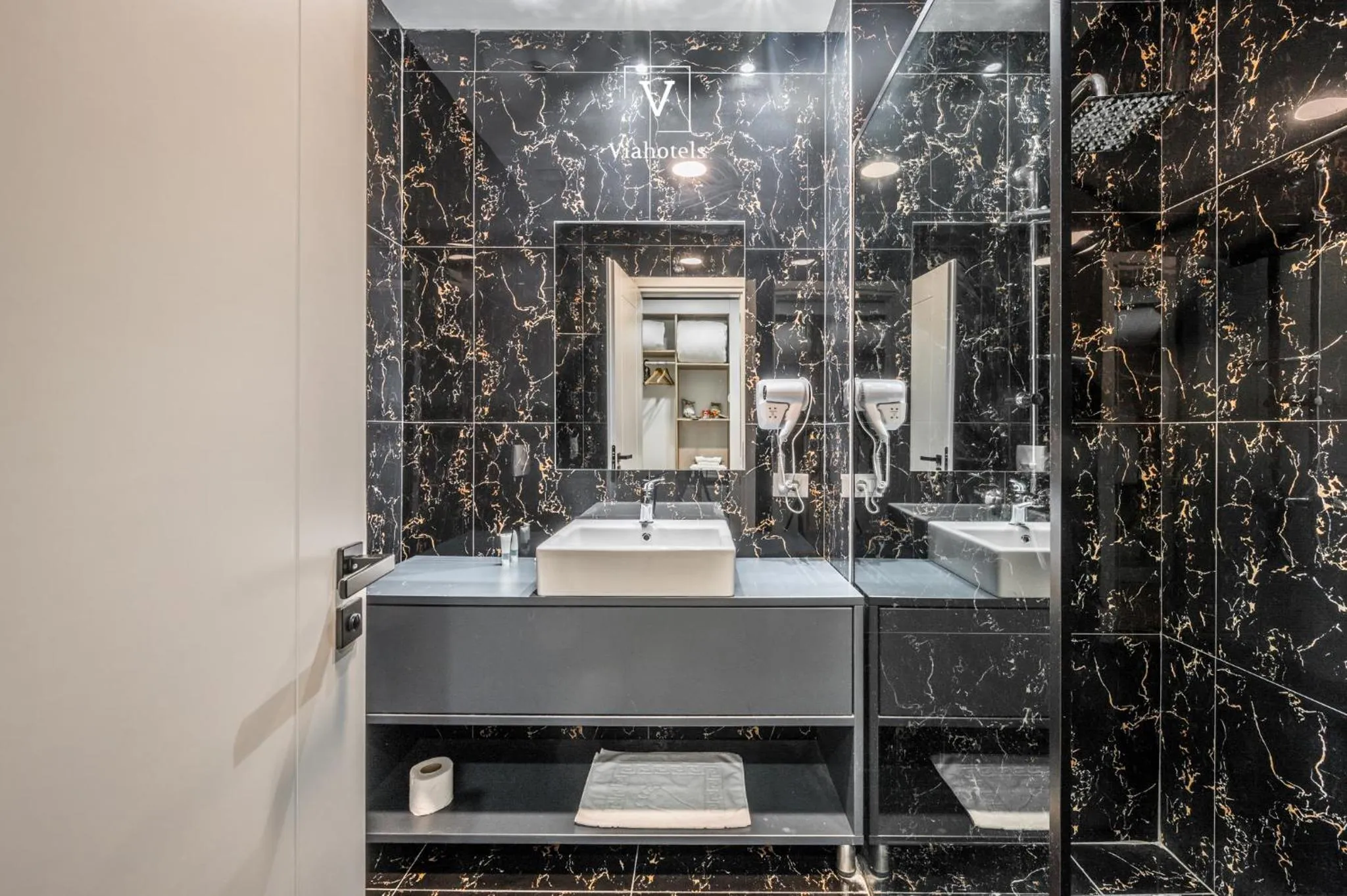 Shower in VH Eurostar Tirana Hotel Congress & Tirana Spa