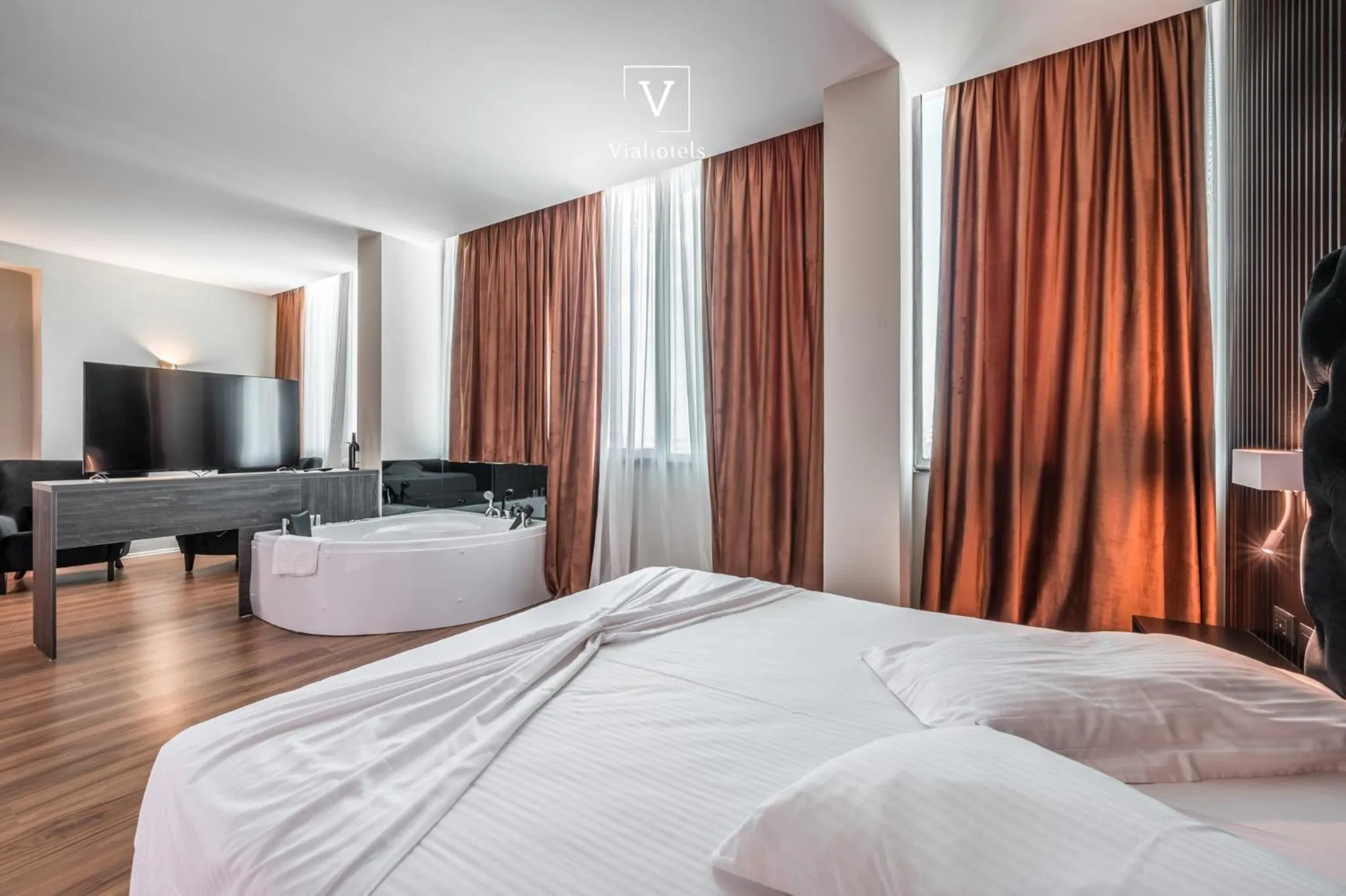 Communal lounge/ TV room, Bed in VH Eurostar Tirana Hotel Congress & Tirana Spa