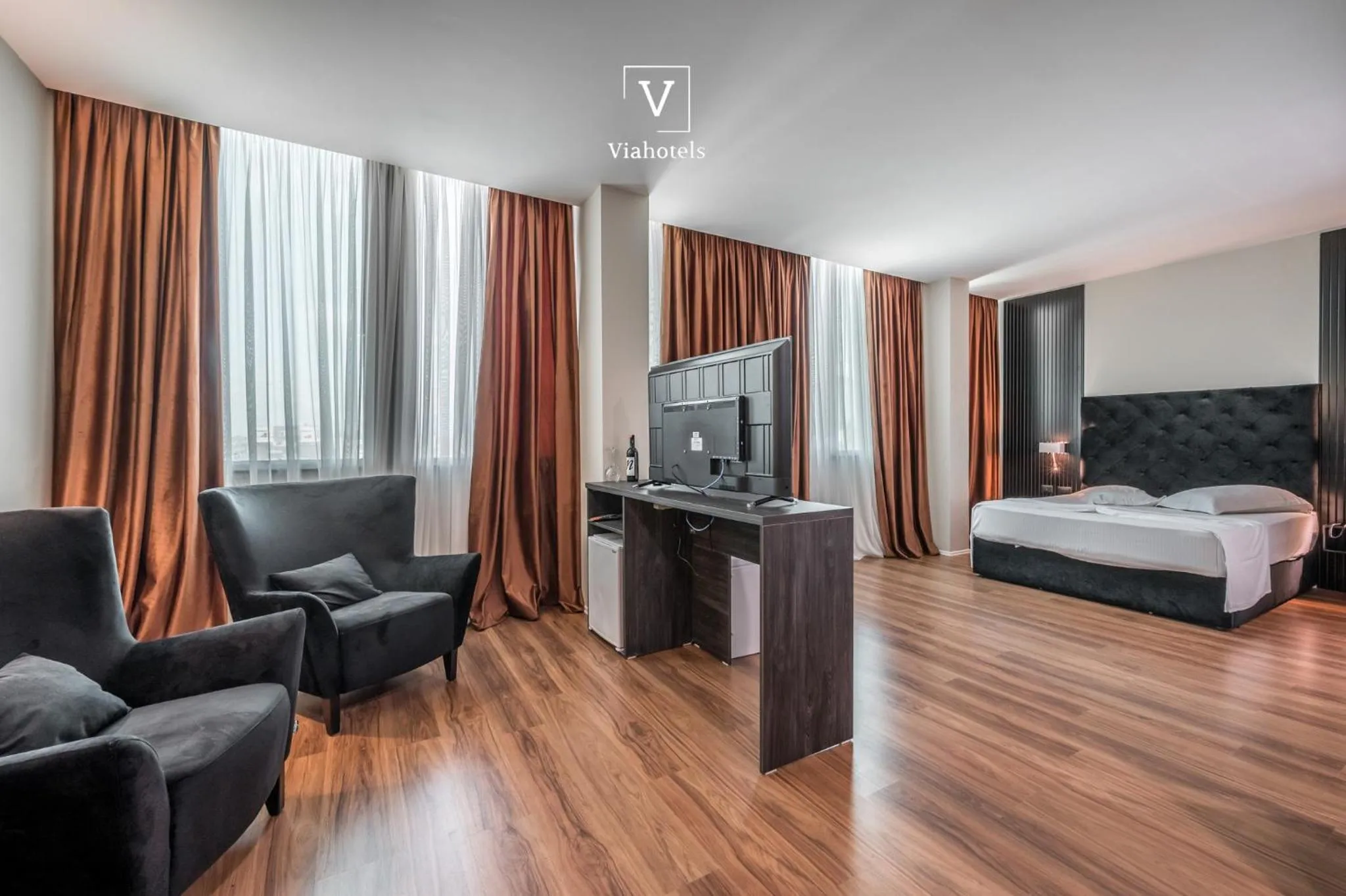 Communal lounge/ TV room, Bed in VH Eurostar Tirana Hotel Congress & Tirana Spa