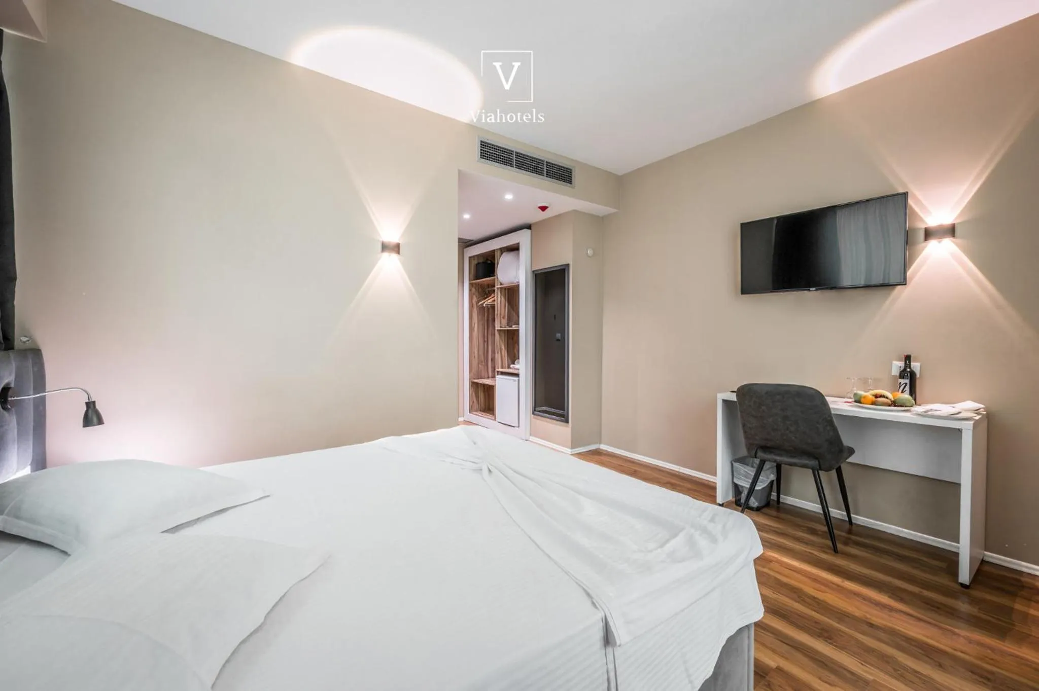 Communal lounge/ TV room, Bed in VH Eurostar Tirana Hotel Congress & Tirana Spa