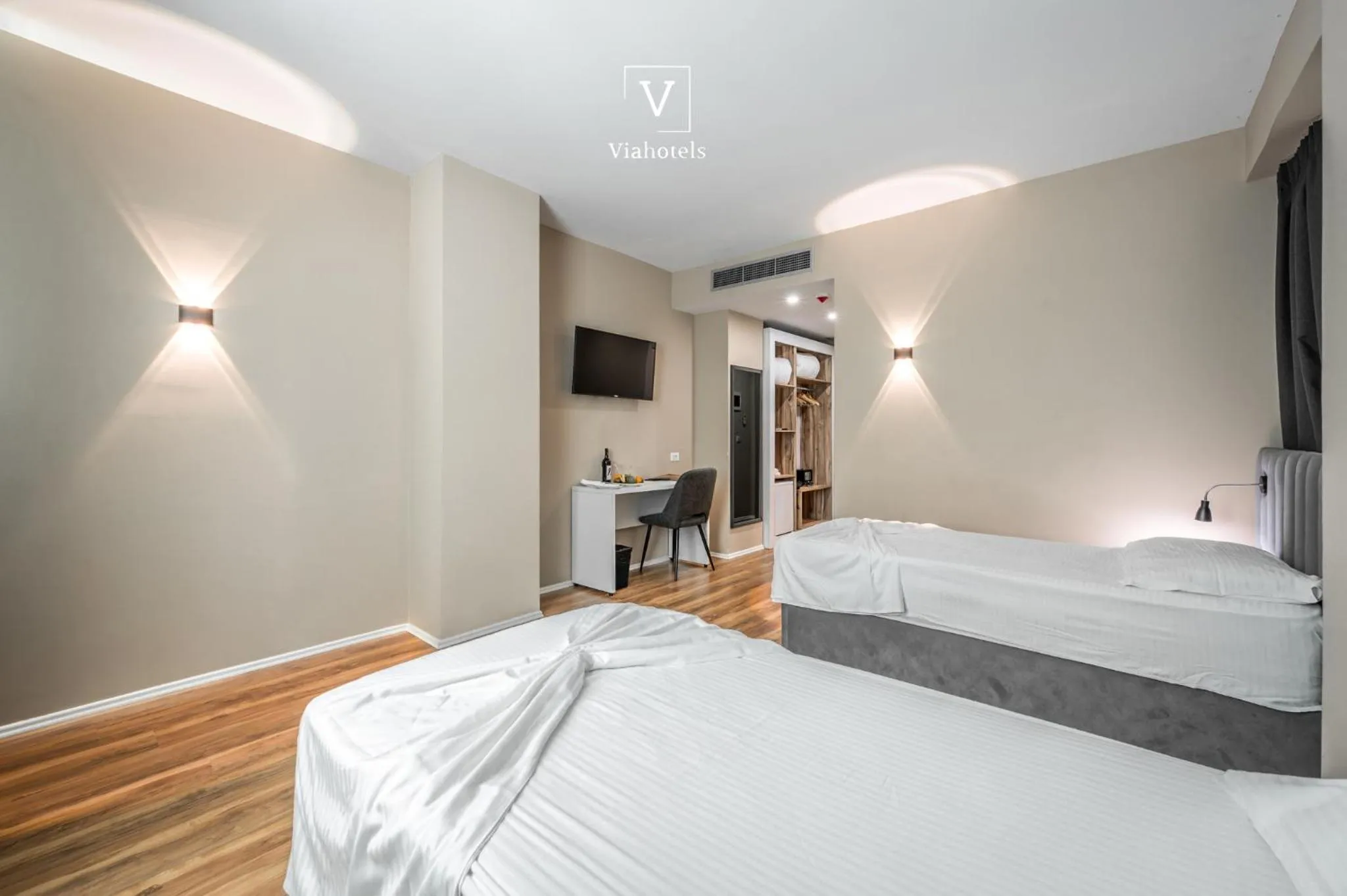 Communal lounge/ TV room, Bed in VH Eurostar Tirana Hotel Congress & Tirana Spa