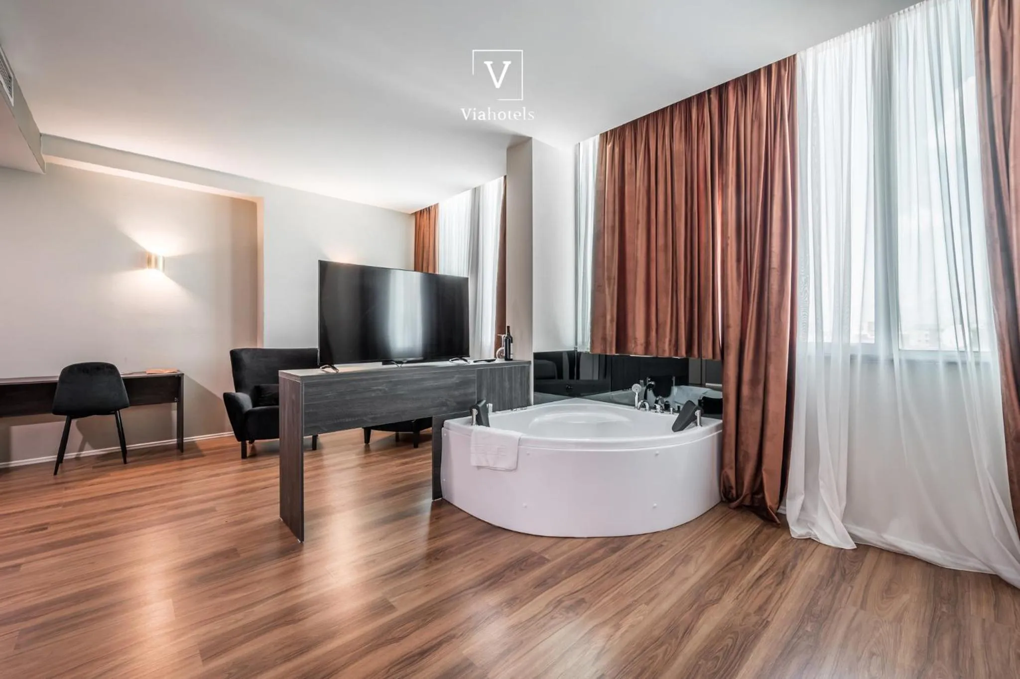 Communal lounge/ TV room in VH Eurostar Tirana Hotel Congress & Tirana Spa