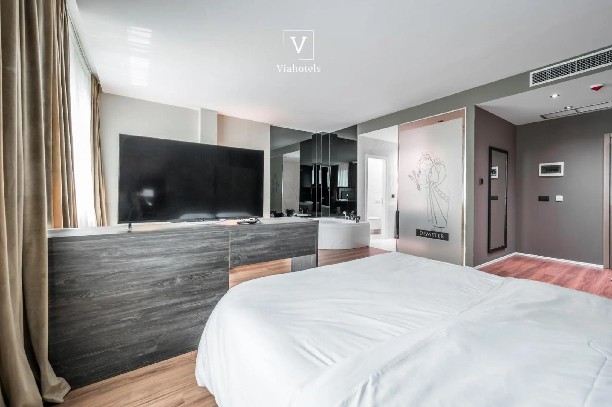 Communal lounge/ TV room, Bed in VH Eurostar Tirana Hotel Congress & Tirana Spa