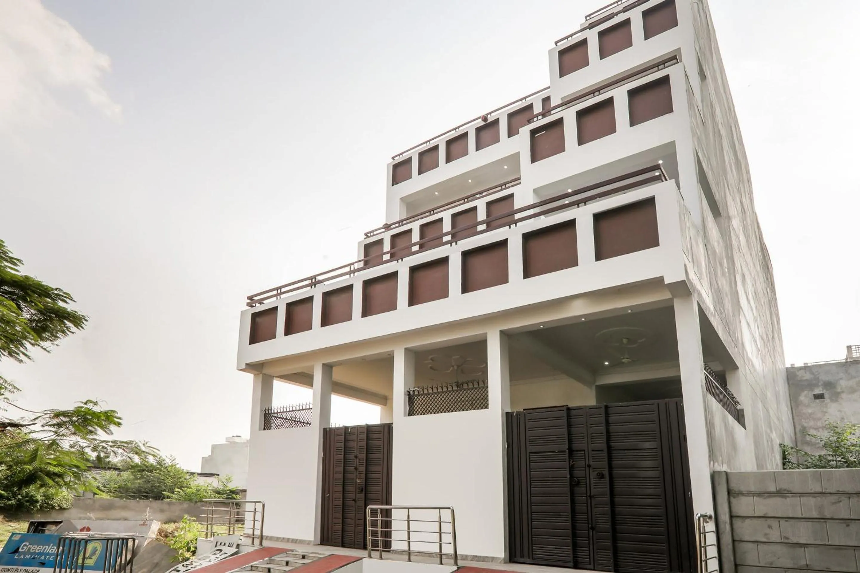 Facade/entrance in Hotel O Urmila Sadan