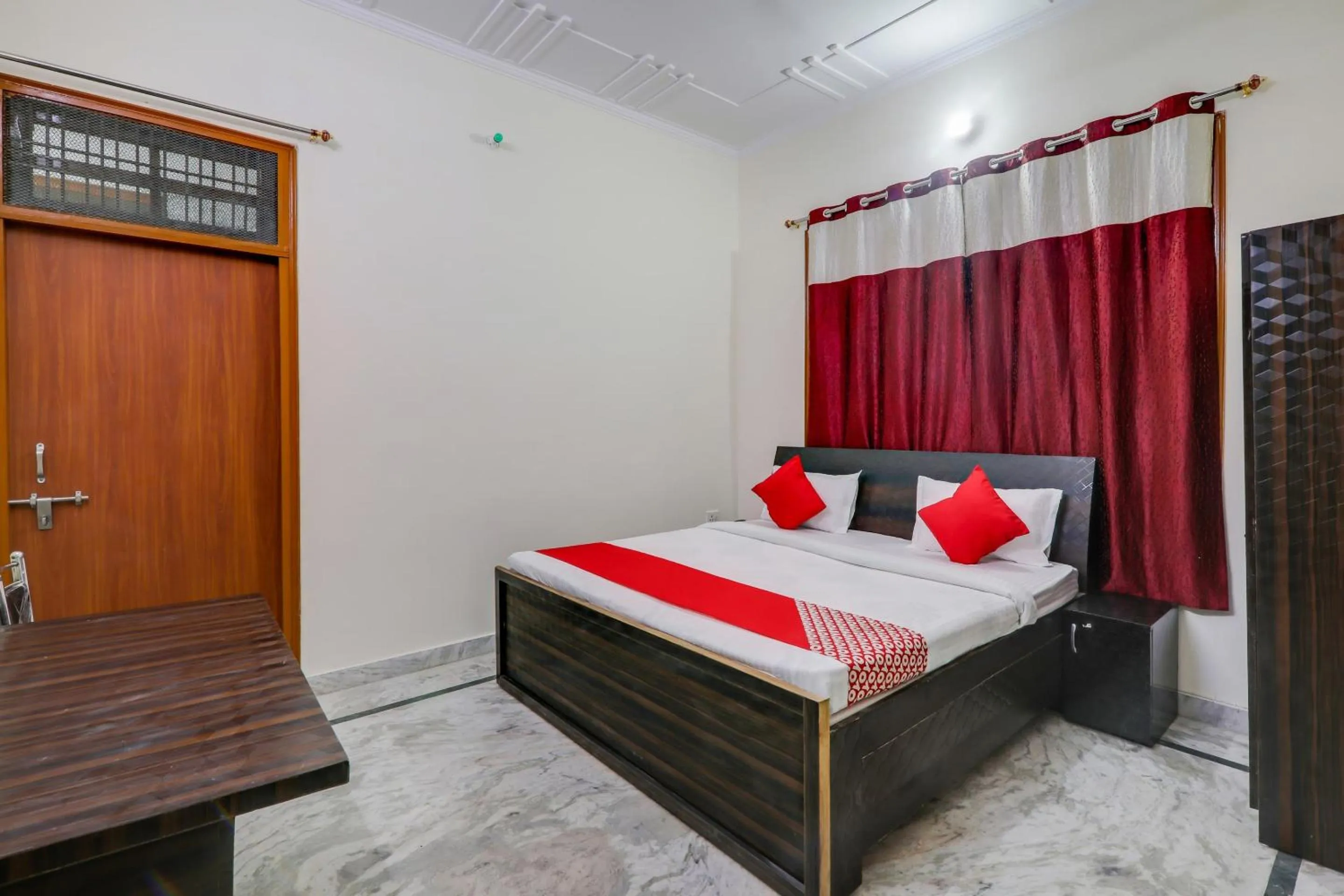Lobby or reception, Bed in Hotel O Urmila Sadan