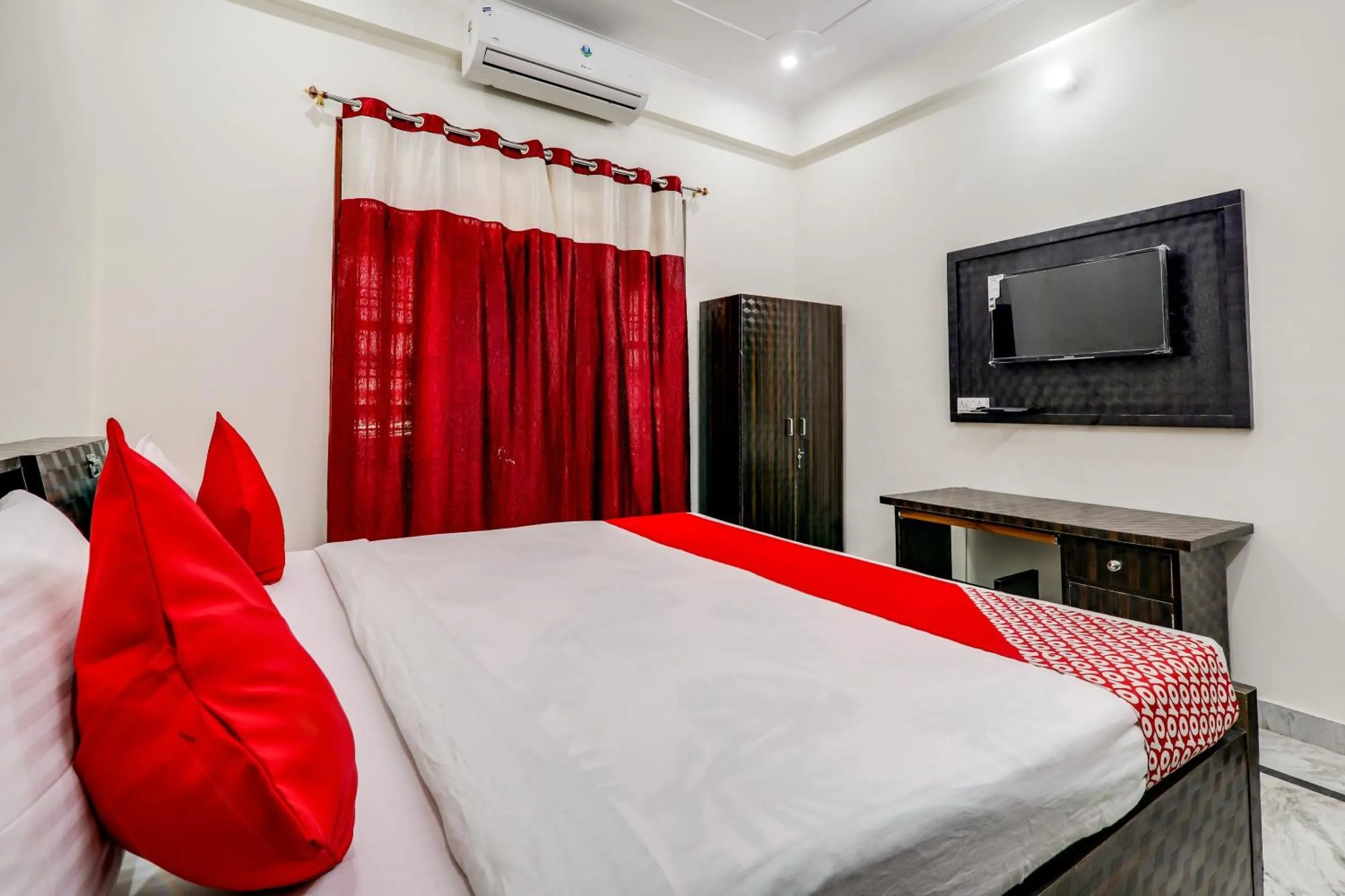 Bedroom, Bed in Hotel O Urmila Sadan