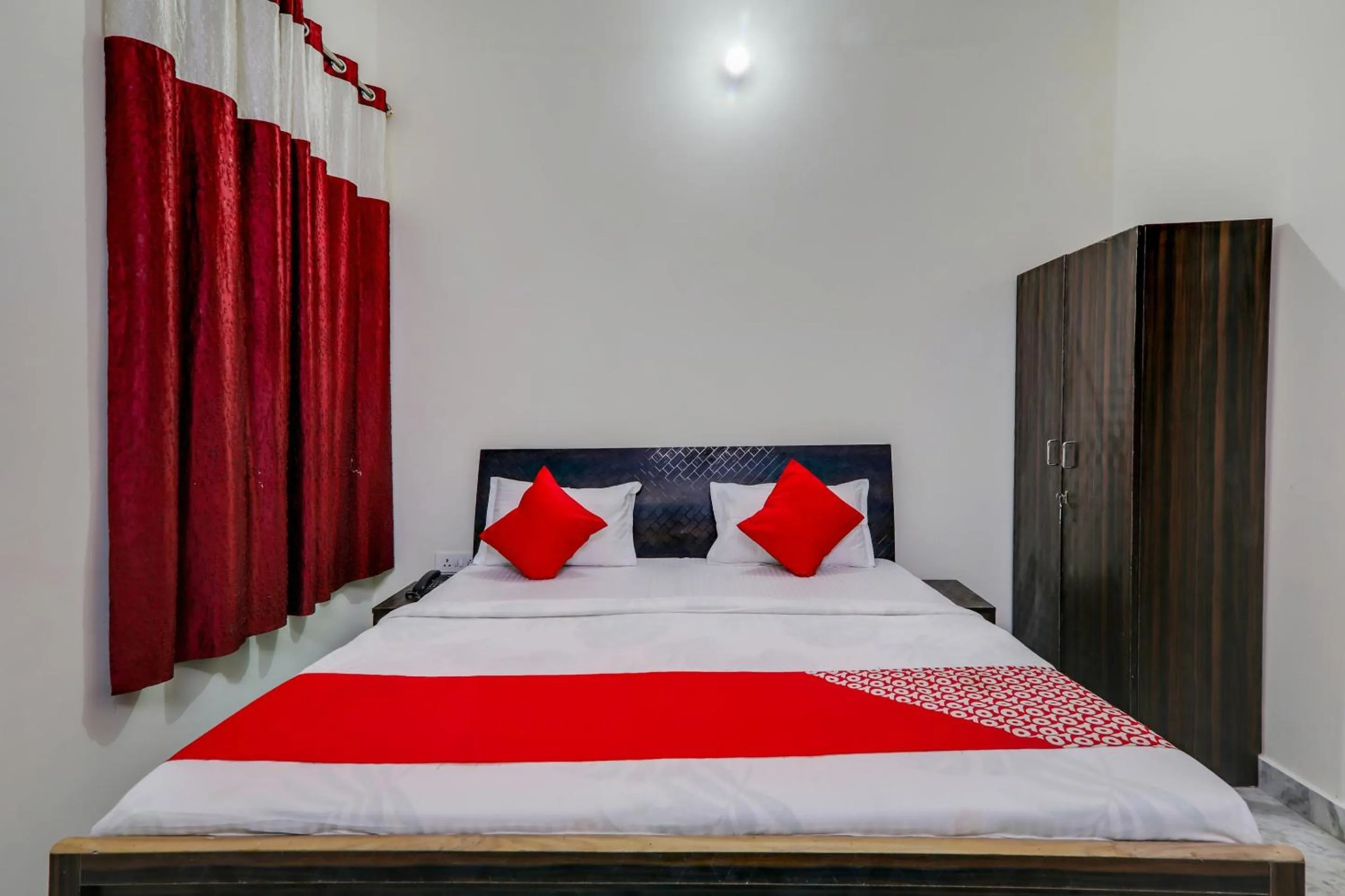 Bedroom, Bed in Hotel O Urmila Sadan
