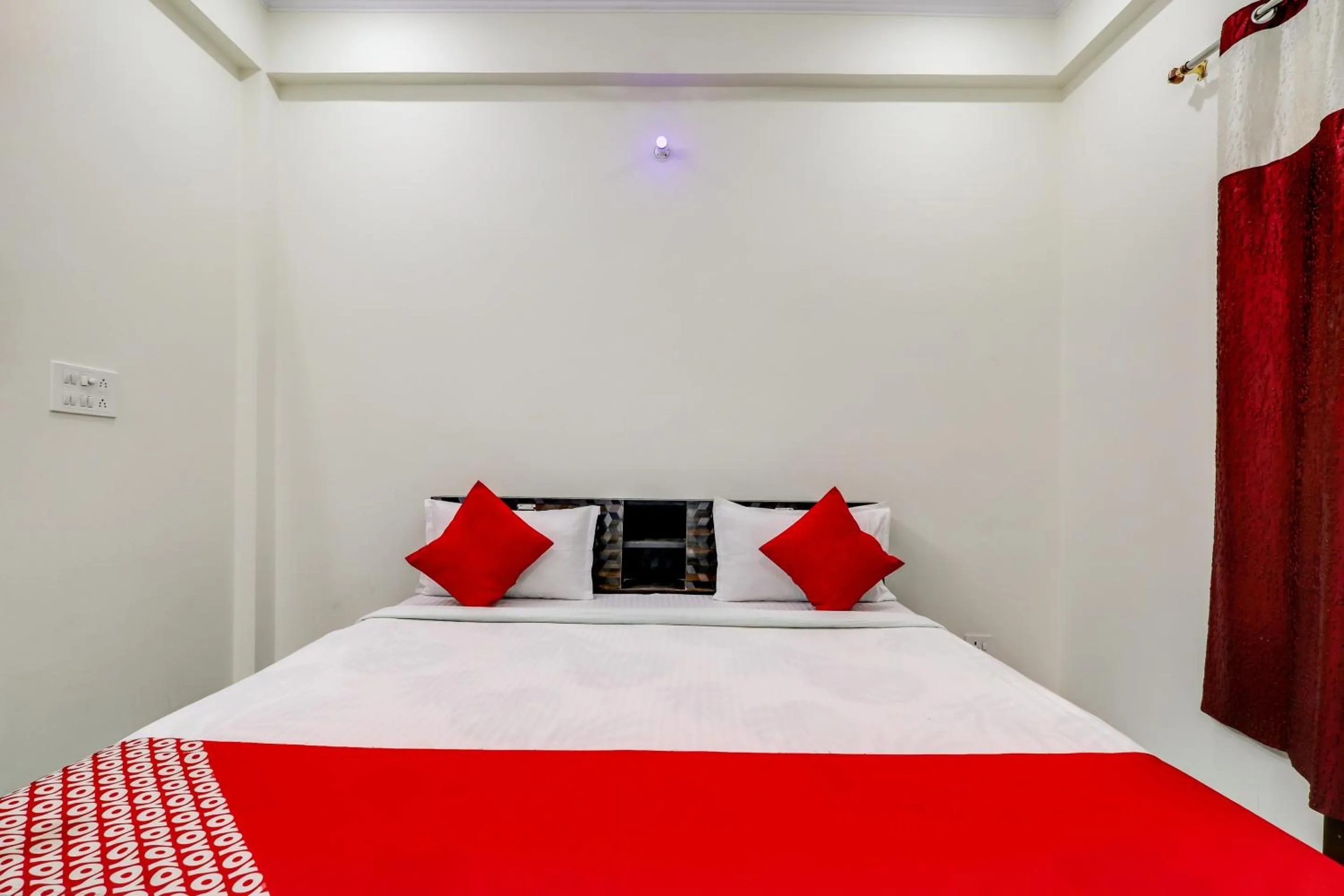 Bedroom, Bed in Hotel O Urmila Sadan