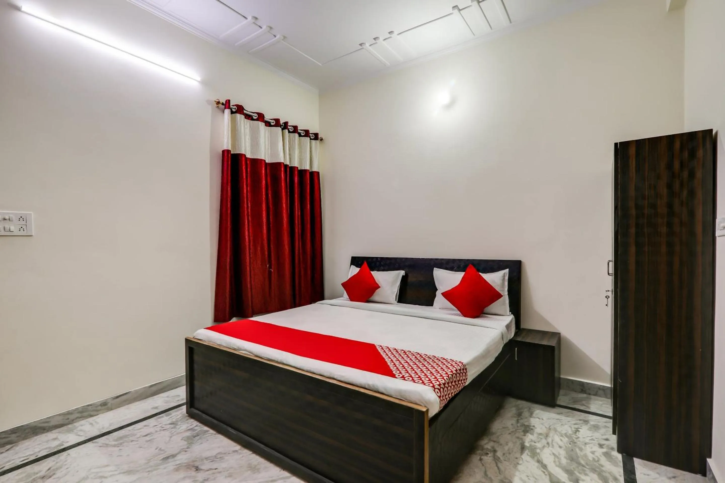 Bedroom, Bed in Hotel O Urmila Sadan