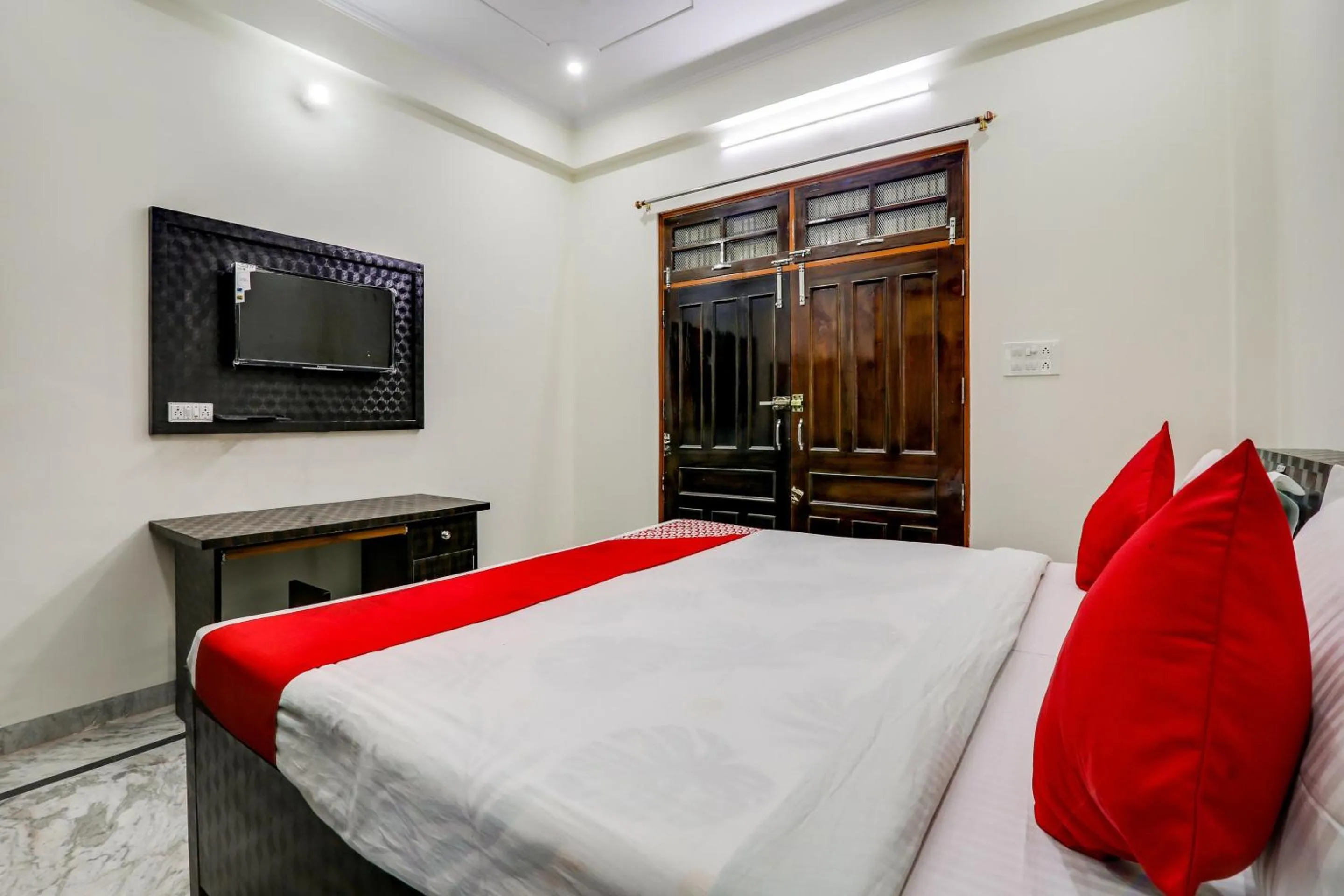 Bedroom, Bed in Hotel O Urmila Sadan