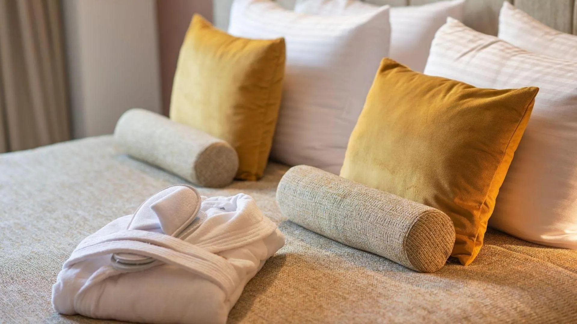 Bed in Aubamar Palma Resort