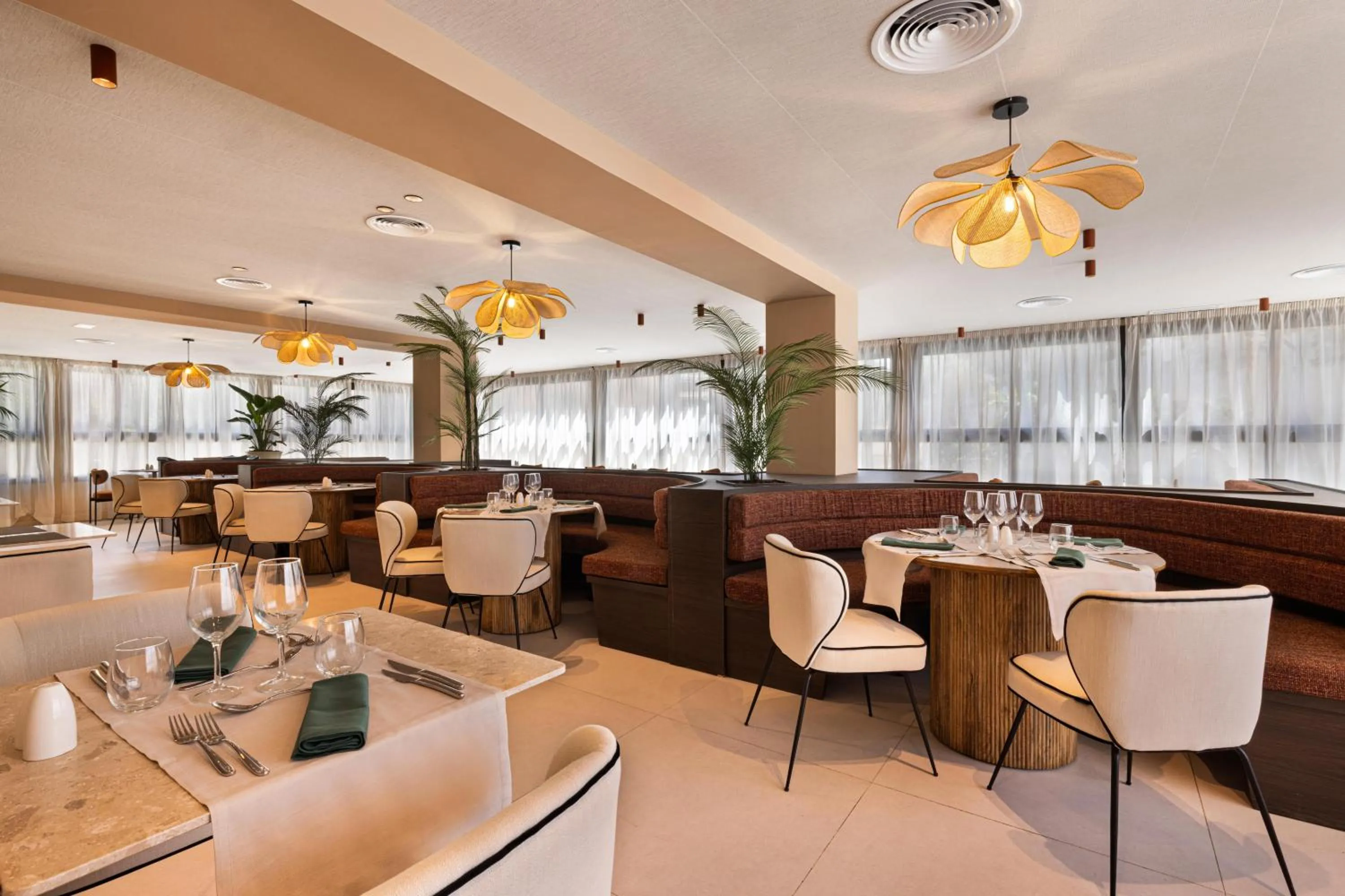 Restaurant/places to eat in Aubamar Palma Resort