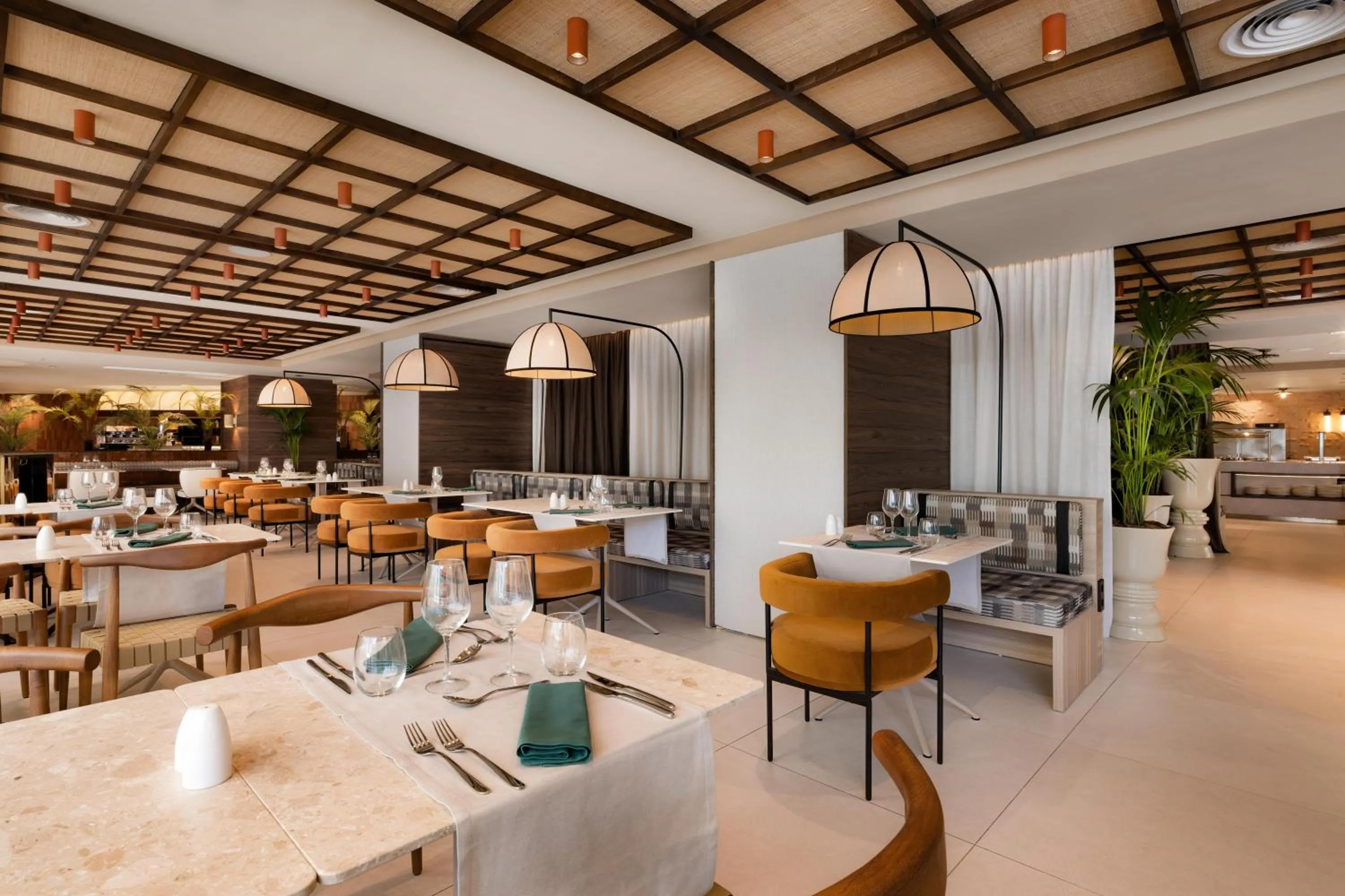 Restaurant/places to eat in Aubamar Palma Resort