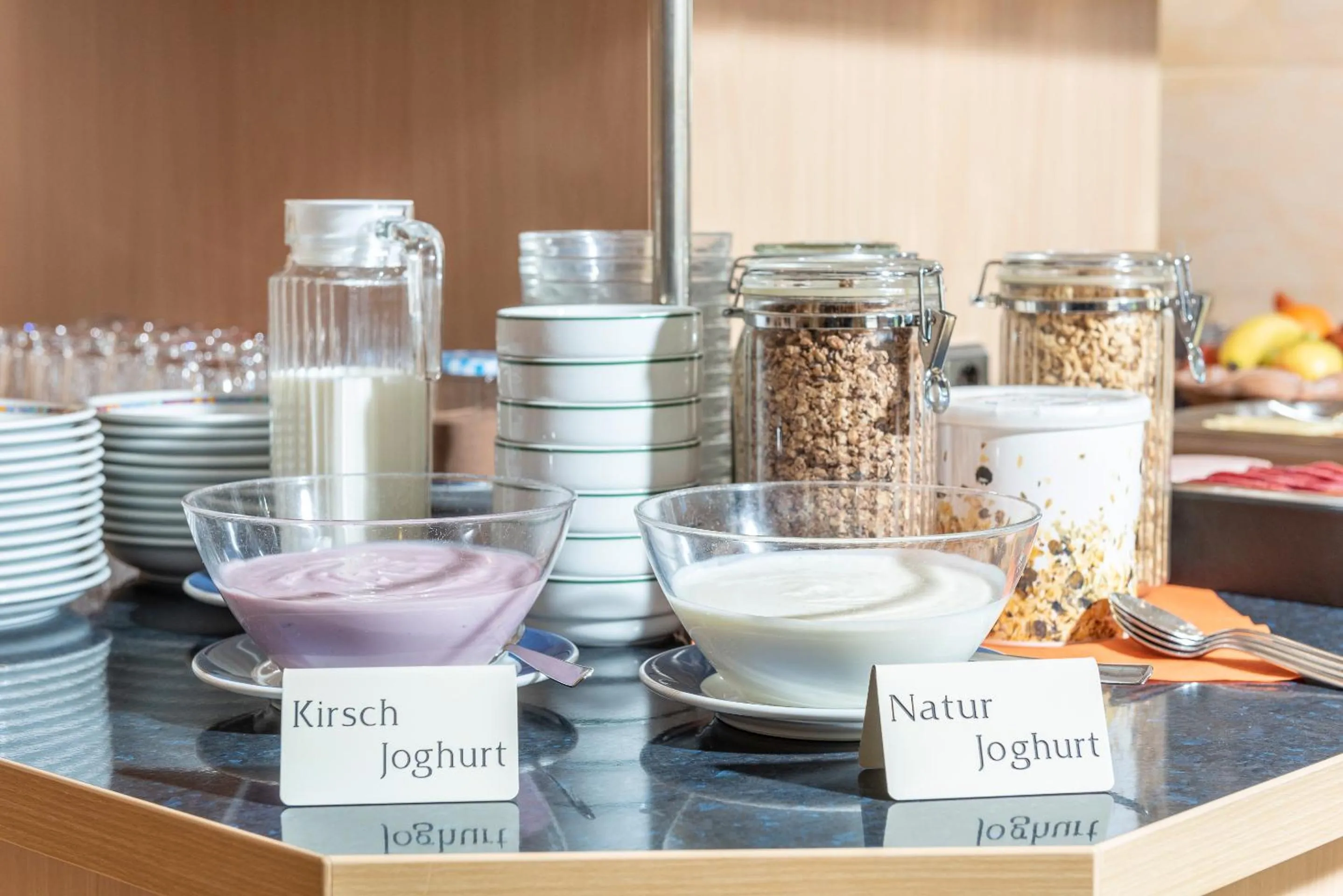 Breakfast in Hotel Am Wiesenweg l 24h check-in