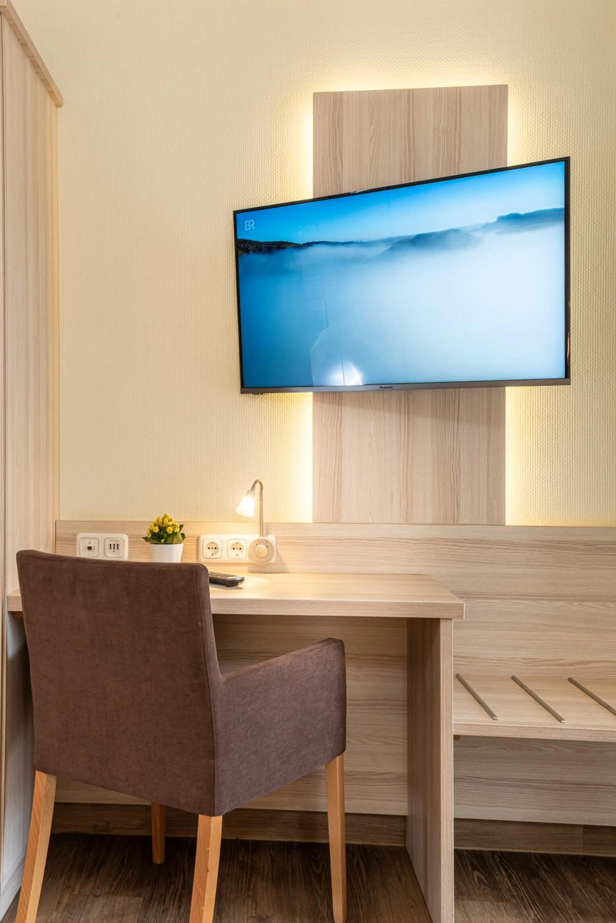 Photo of the whole room in Hotel Am Wiesenweg l 24h check-in