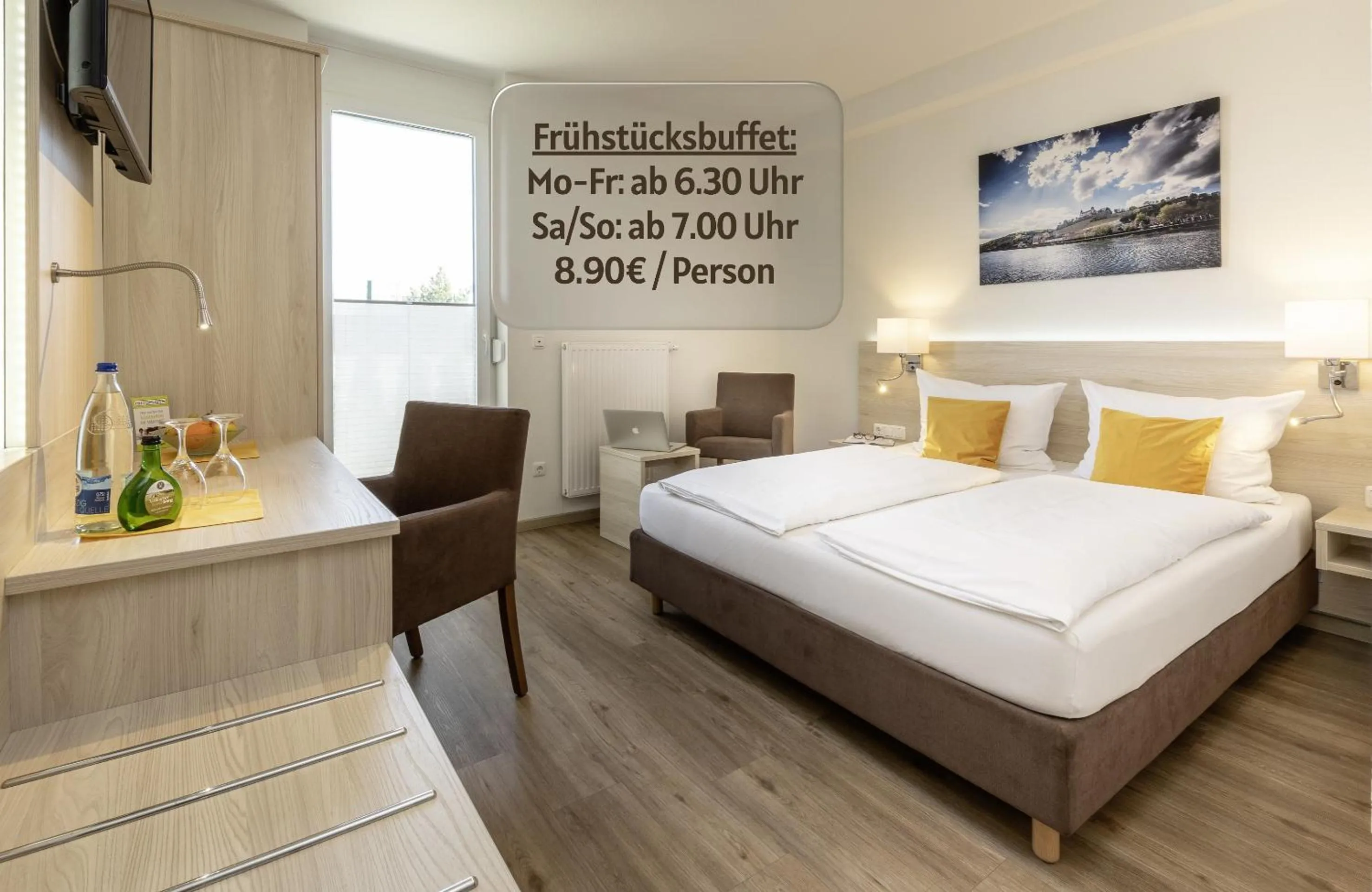 Photo of the whole room, Bed in Hotel Am Wiesenweg l 24h check-in