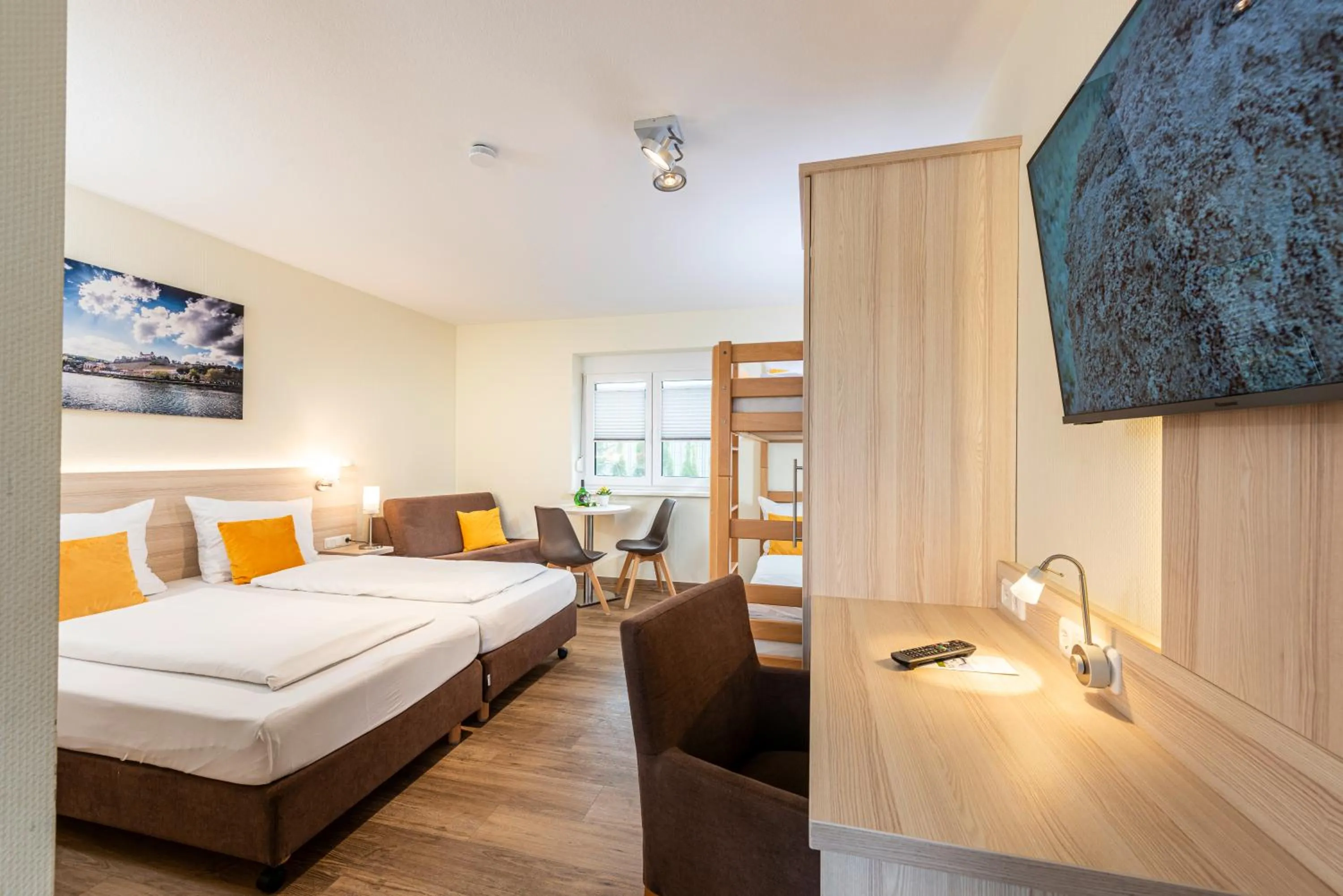 Photo of the whole room, Bed in Hotel Am Wiesenweg l 24h check-in