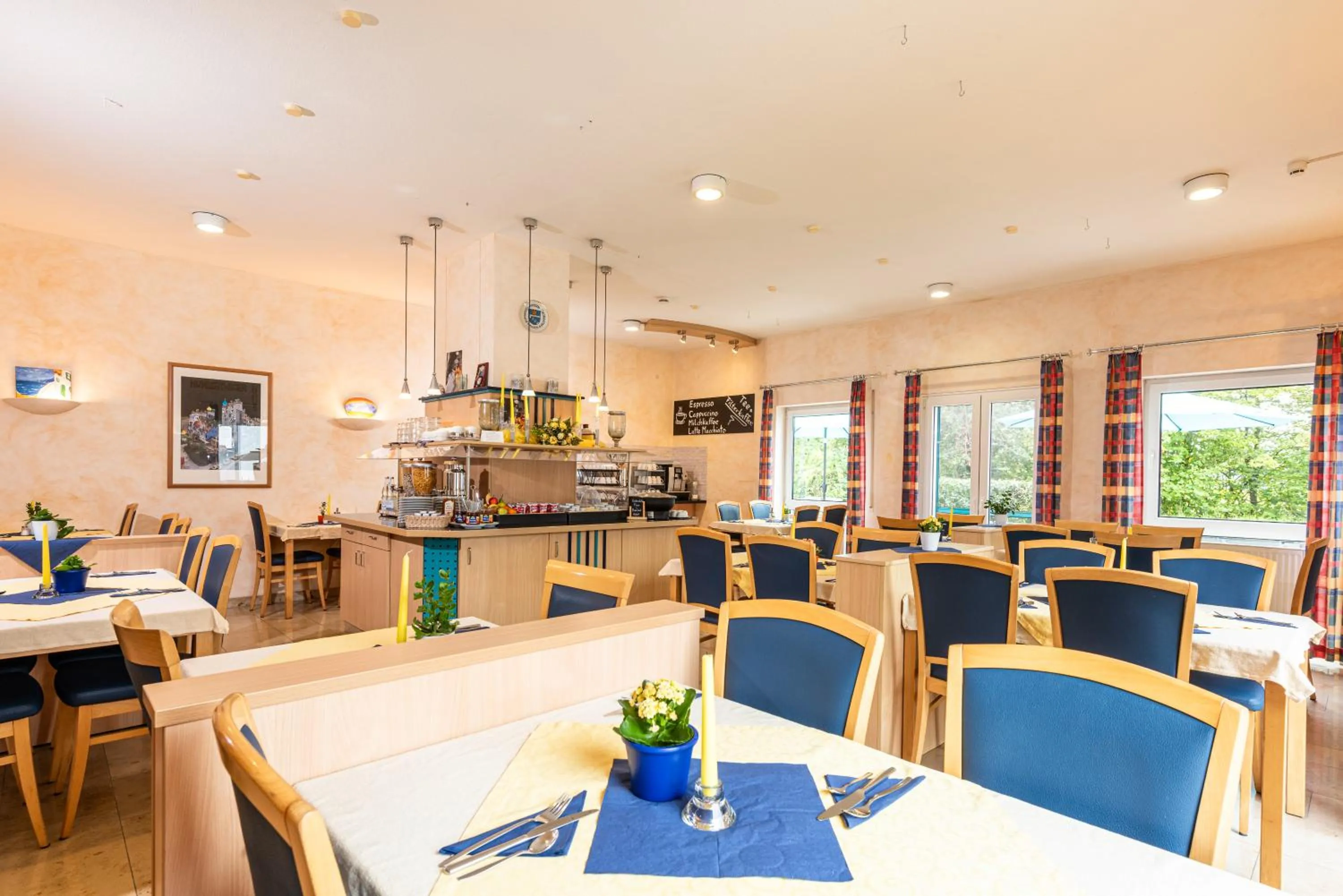 Breakfast in Hotel Am Wiesenweg l 24h check-in