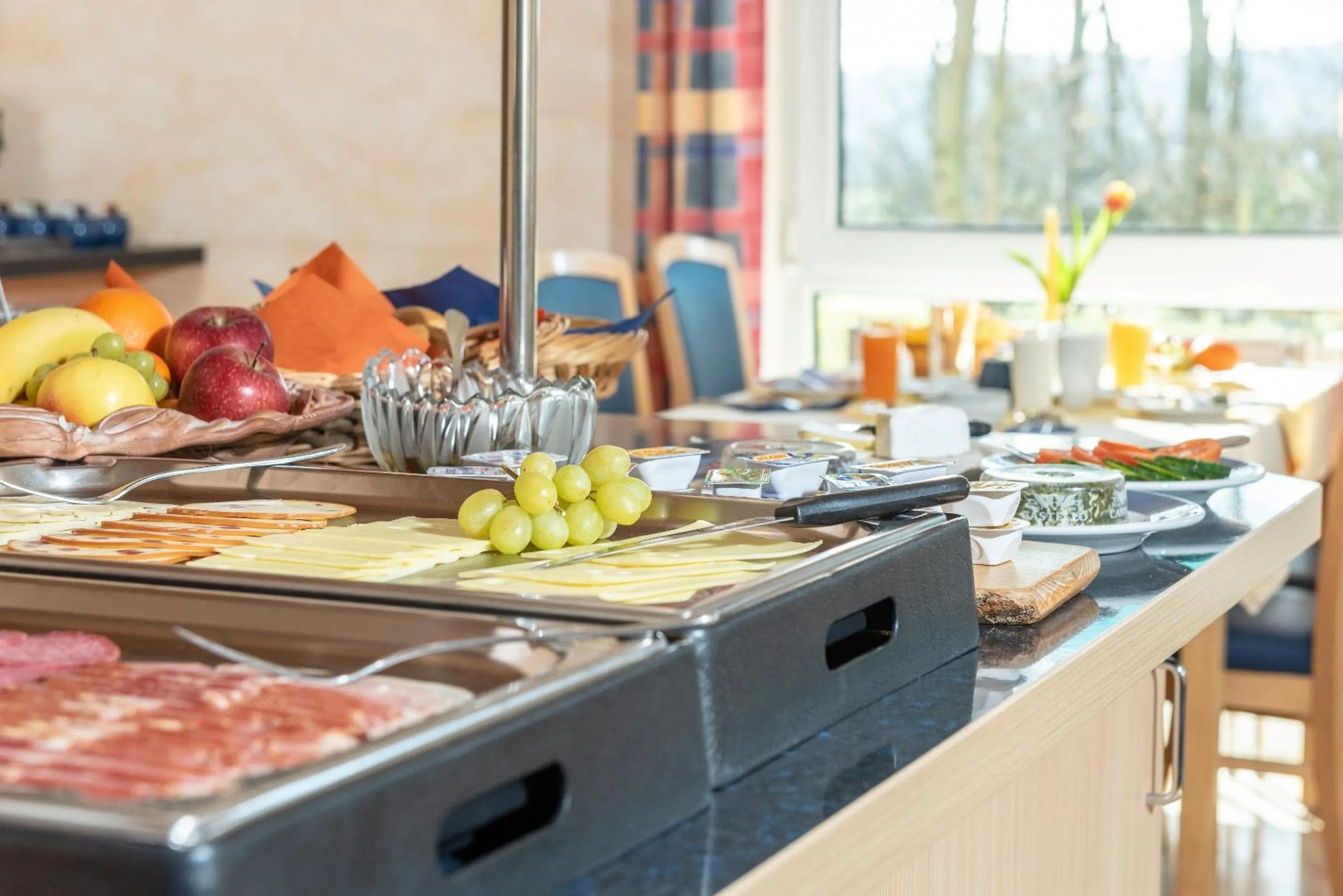 Breakfast in Hotel Am Wiesenweg l 24h check-in