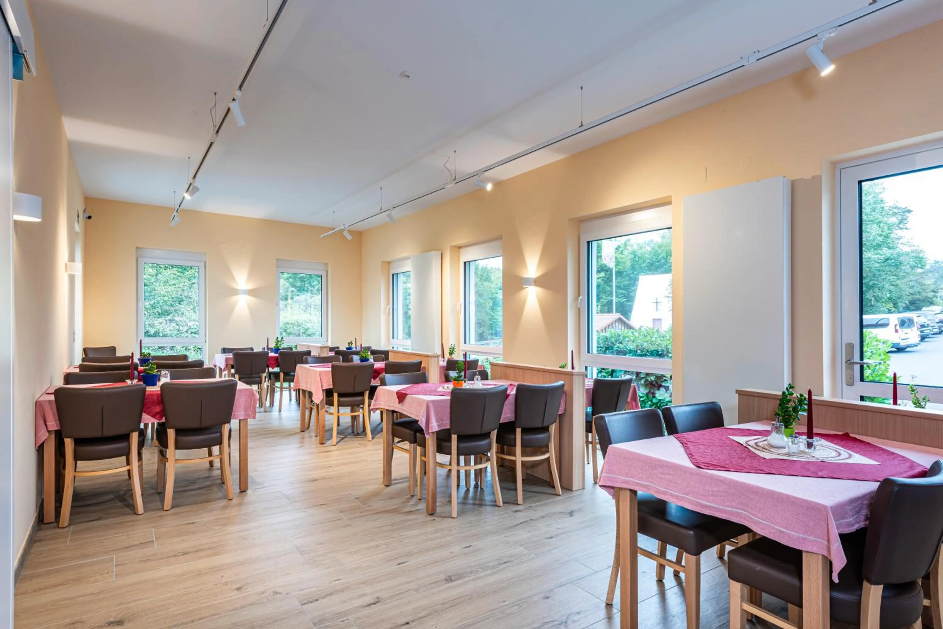 Breakfast in Hotel Am Wiesenweg l 24h check-in