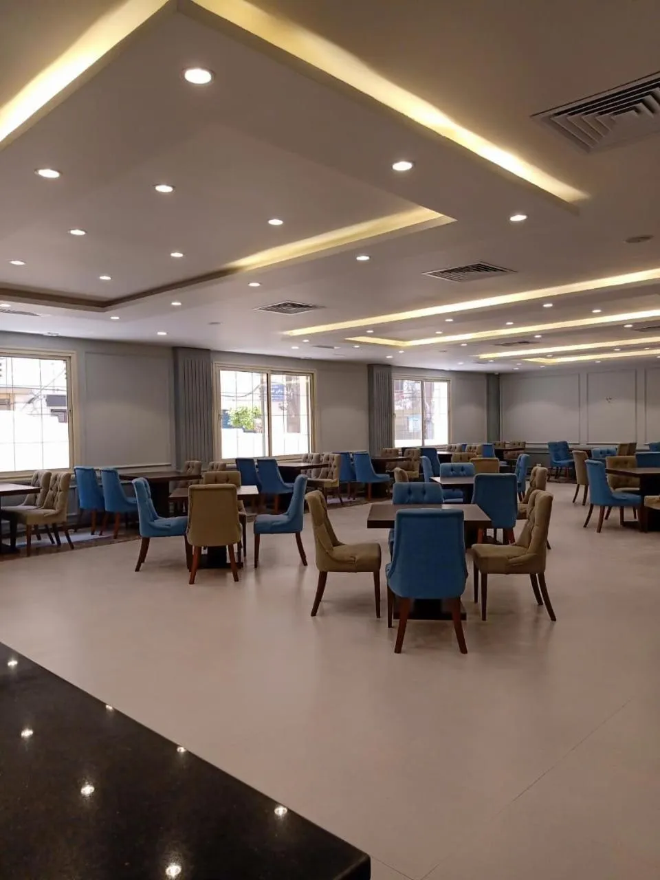 Restaurant/places to eat in Royal Jewel Al Raml Hotel