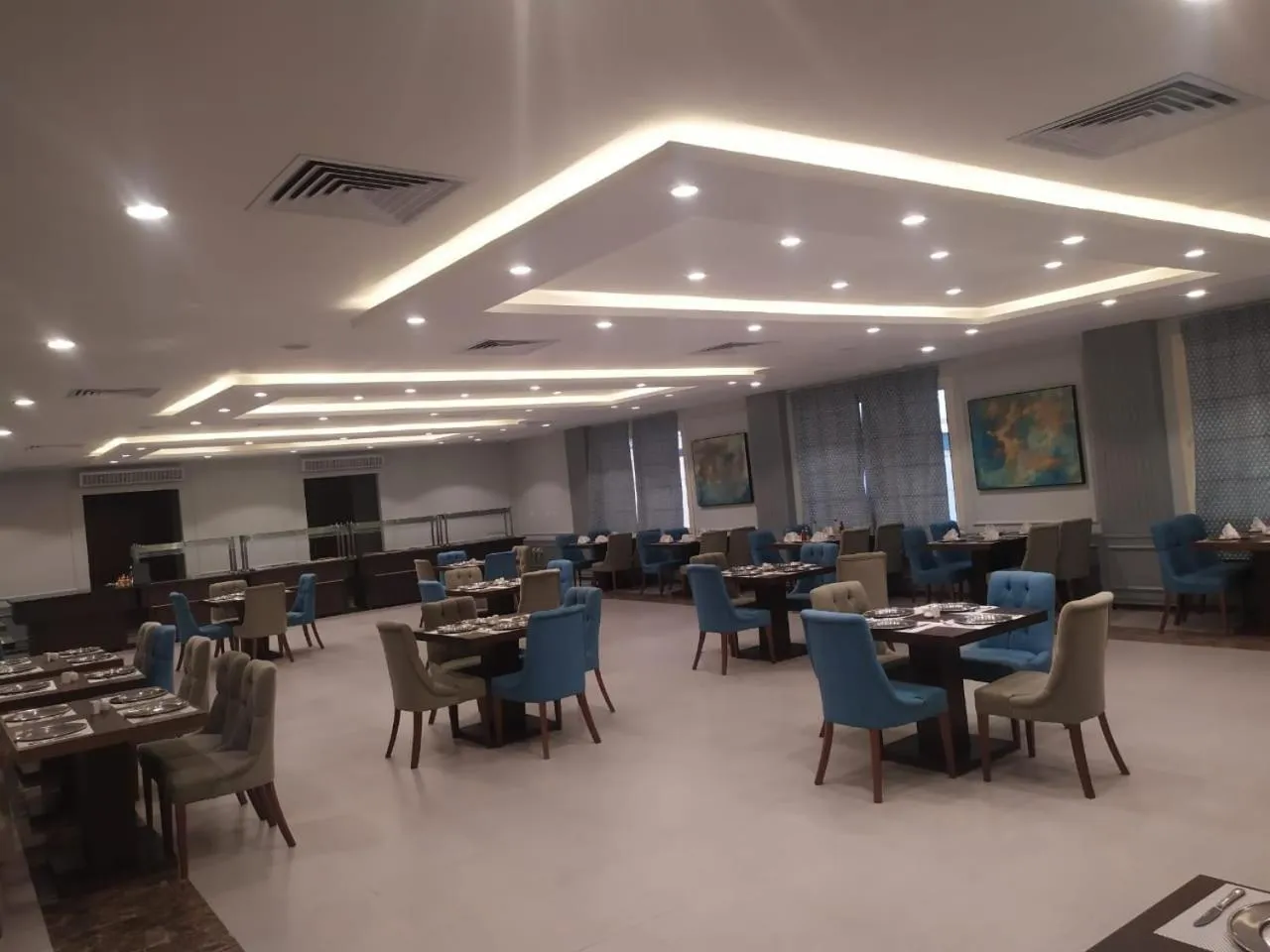 Restaurant/places to eat in Royal Jewel Al Raml Hotel