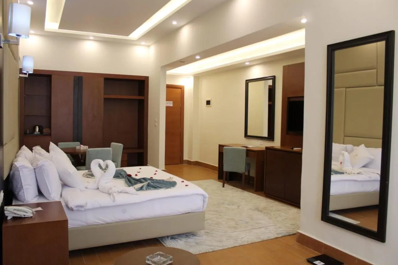 Bedroom, Bed in Royal Jewel Al Raml Hotel