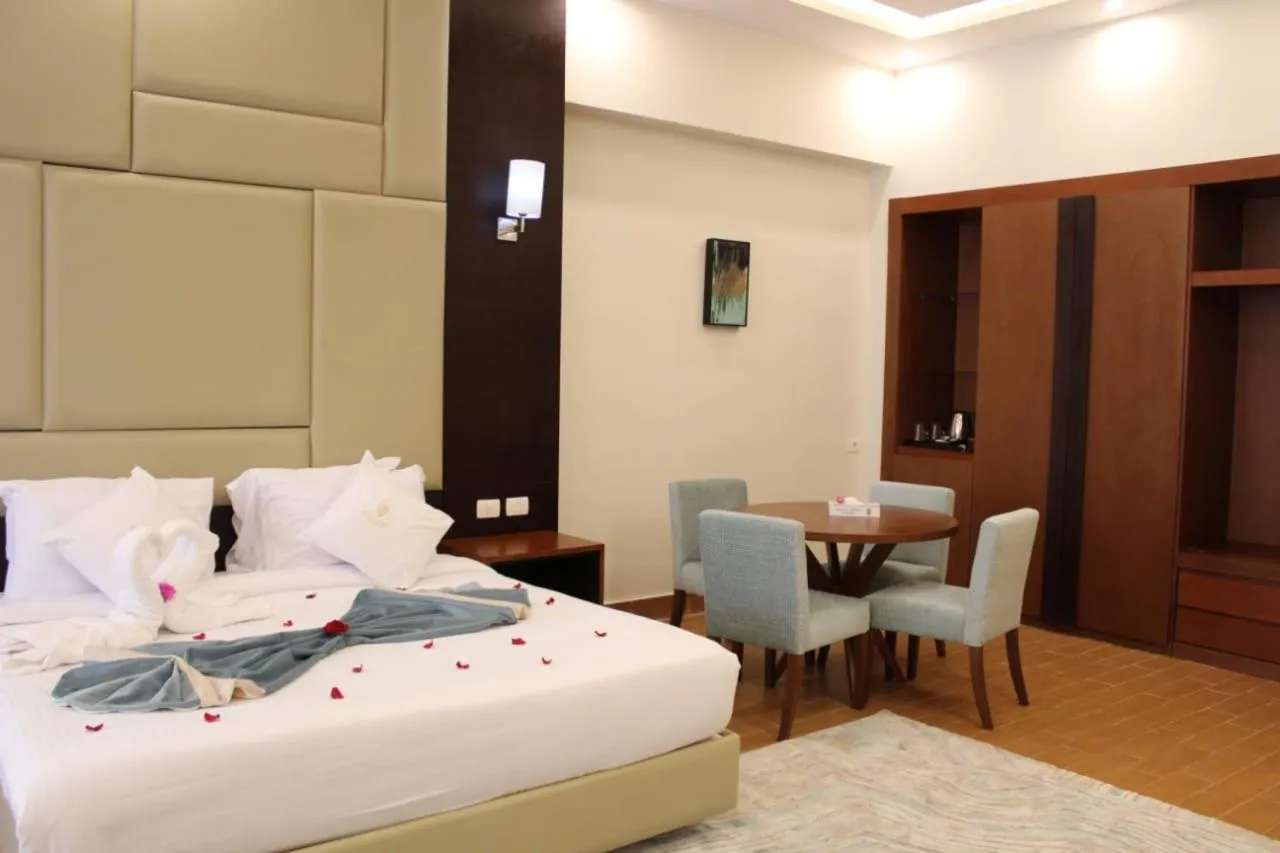Bedroom, Bed in Royal Jewel Al Raml Hotel