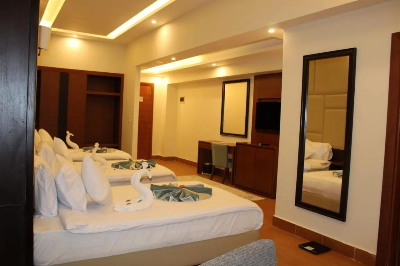 Bedroom, Bed in Royal Jewel Al Raml Hotel