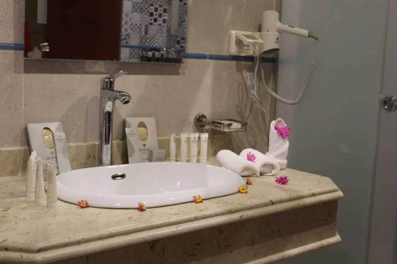 Bathroom in Royal Jewel Al Raml Hotel