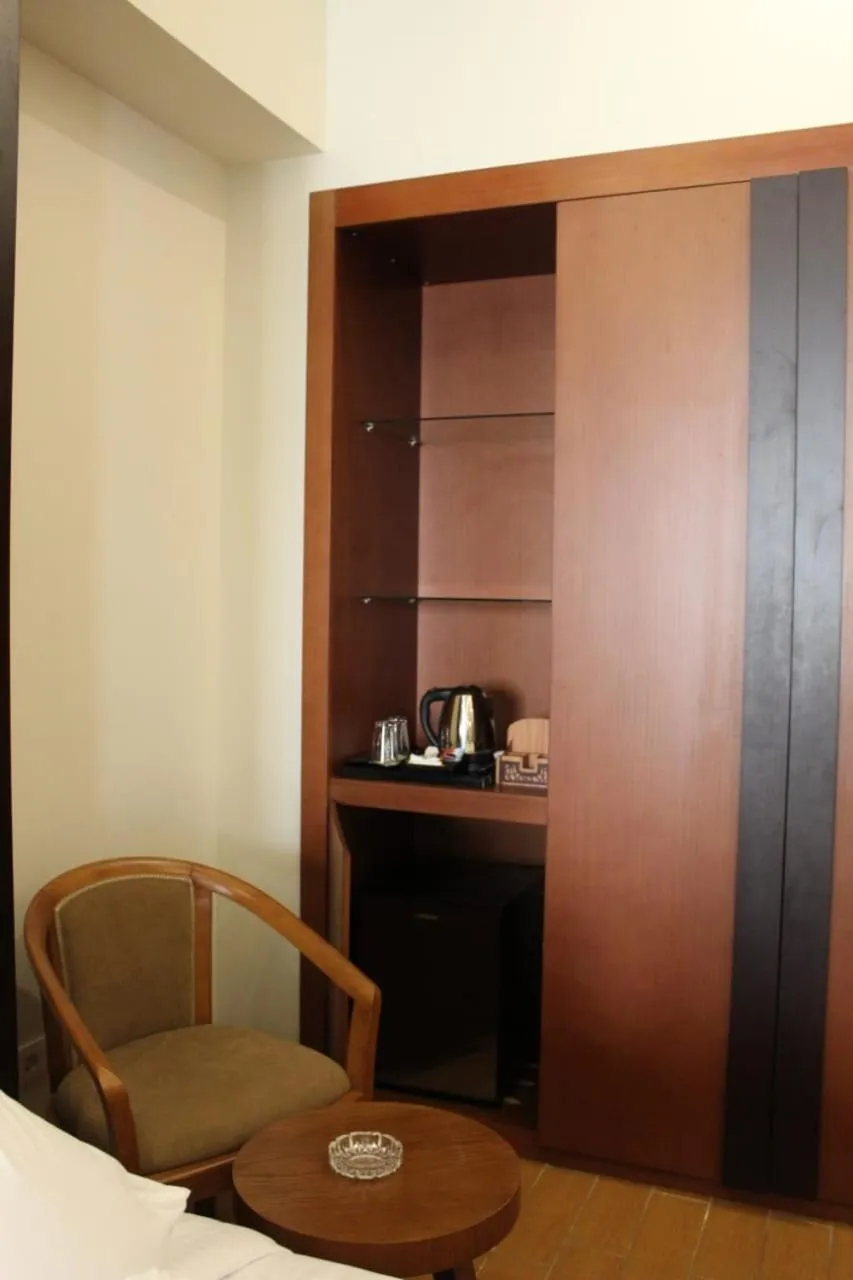 Bedroom, Bed in Royal Jewel Al Raml Hotel