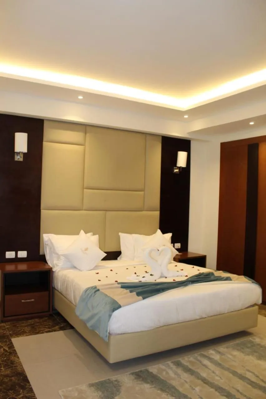 Bedroom, Bed in Royal Jewel Al Raml Hotel