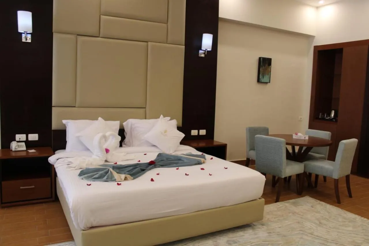 Bedroom, Bed in Royal Jewel Al Raml Hotel