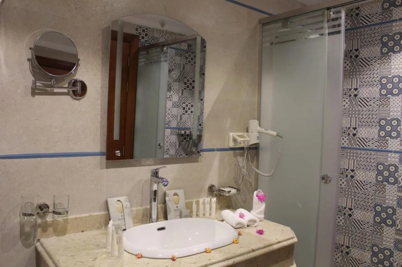 Bathroom in Royal Jewel Al Raml Hotel