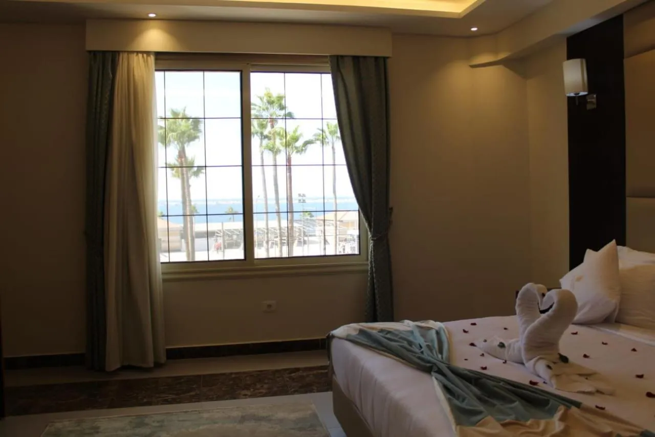 Bedroom, Bed in Royal Jewel Al Raml Hotel