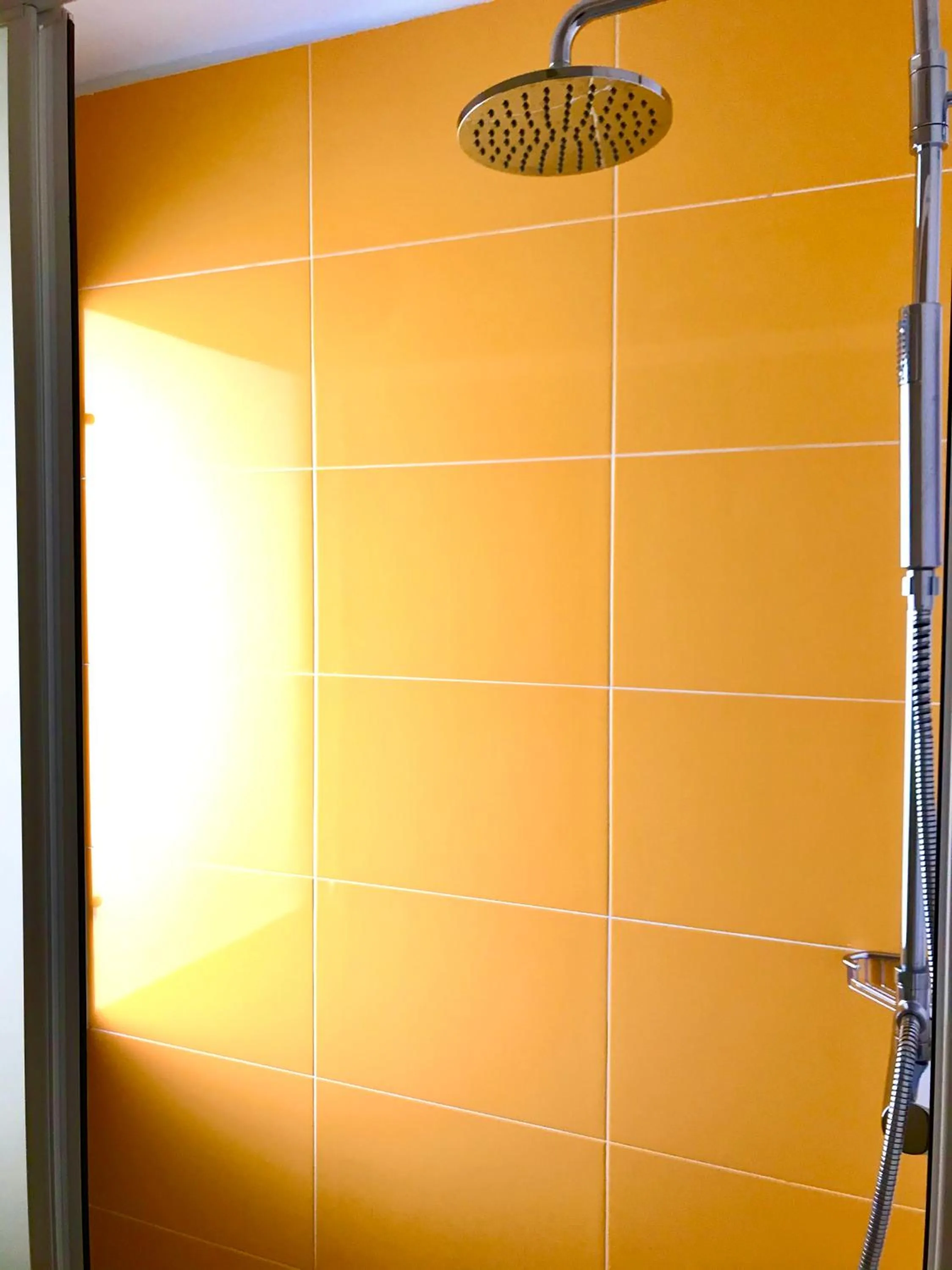 Shower in Hotel 3K Faro Aeroporto