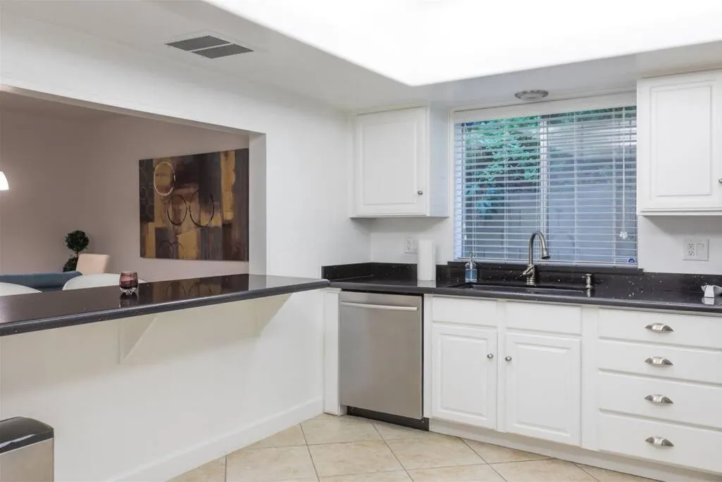 Quiet house with pool heater, patio, BBQ, citrus