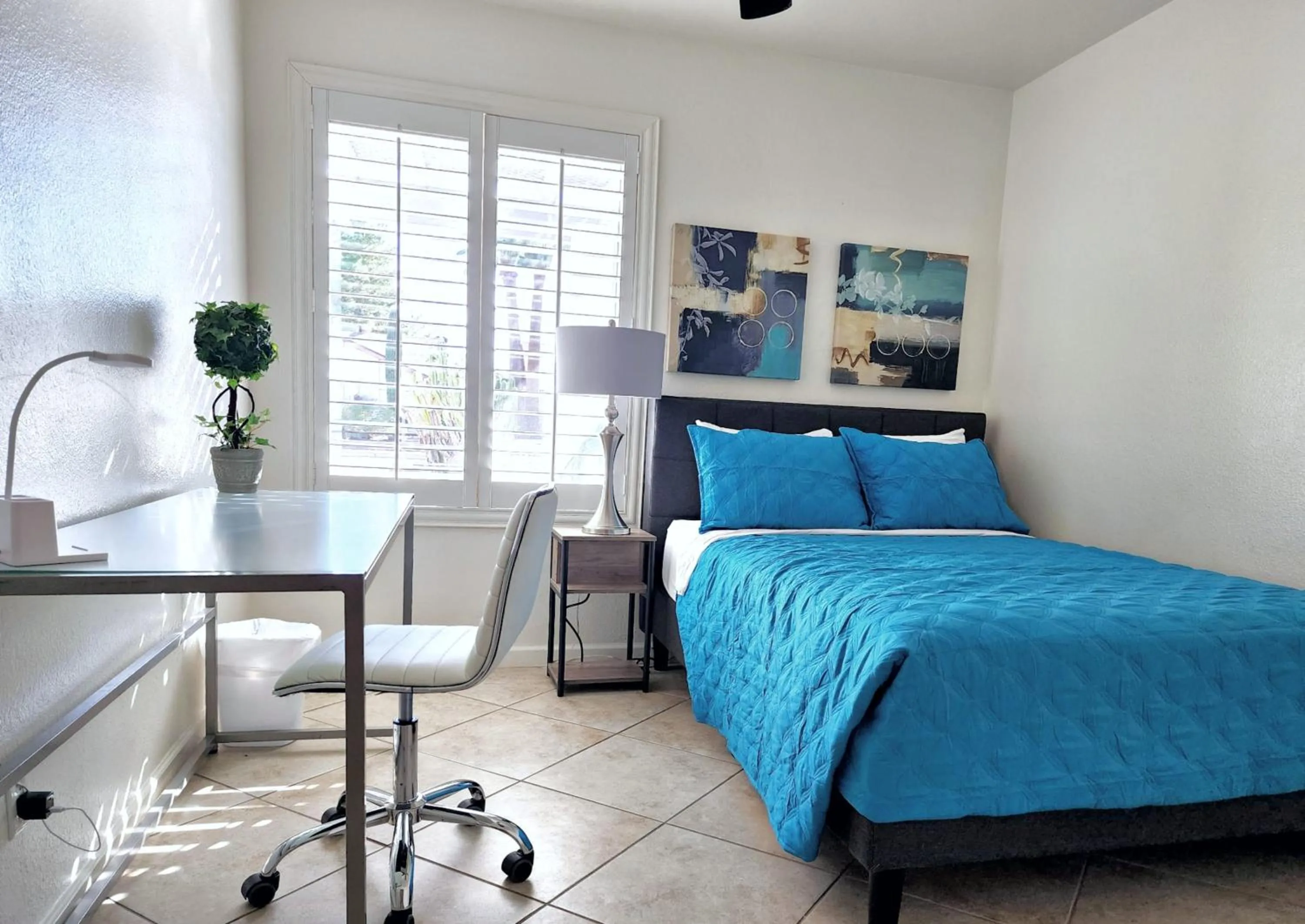 Bed in Quiet house with pool heater, patio, BBQ, citrus