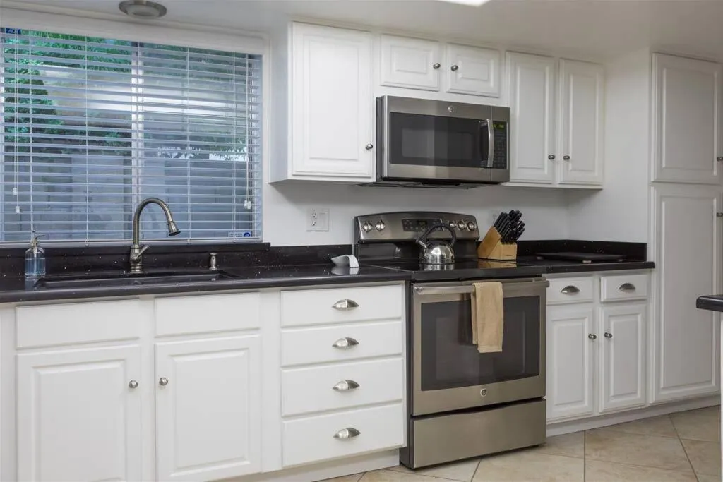 Quiet house with pool heater, patio, BBQ, citrus