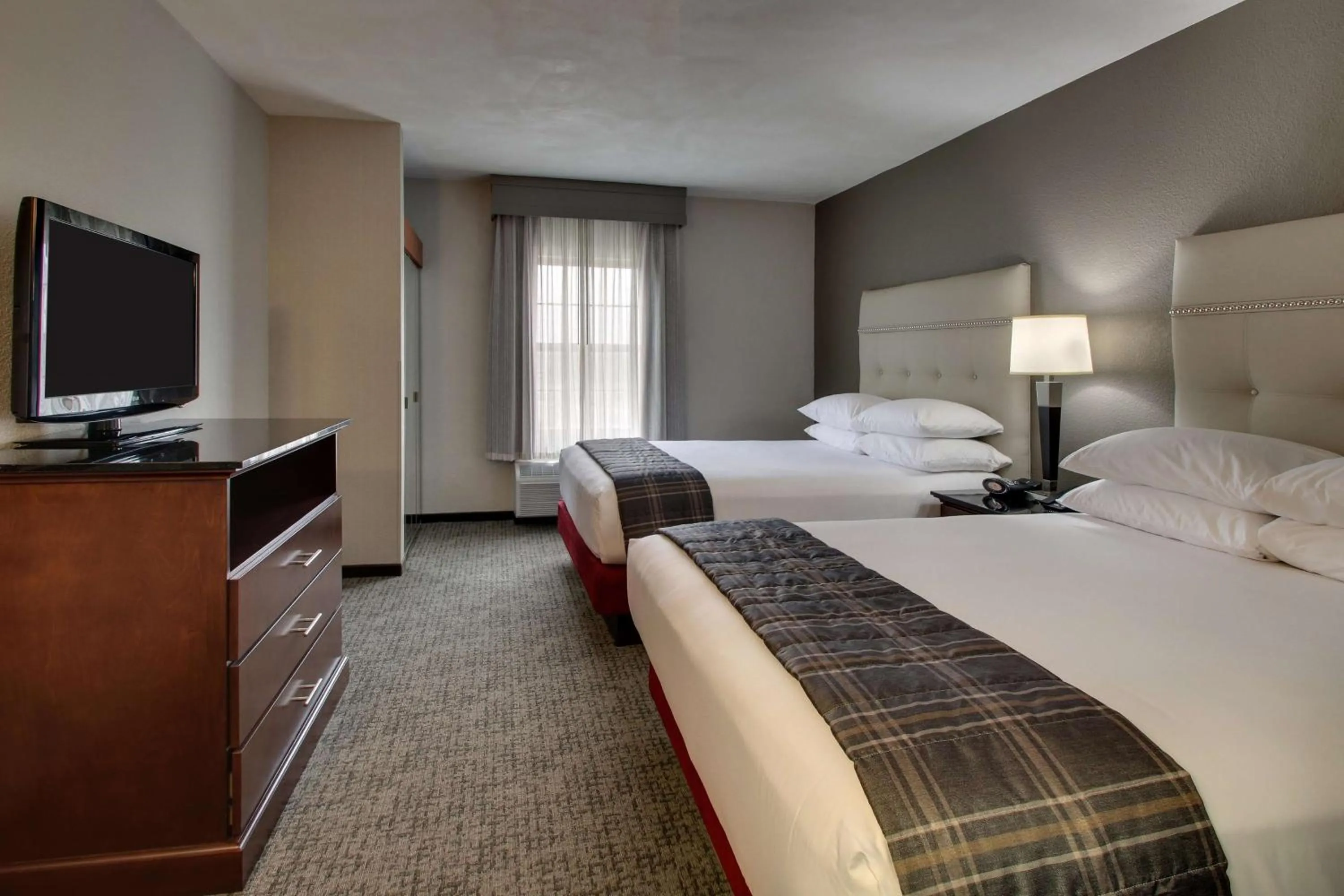 Photo of the whole room, Bed in Drury Inn & Suites San Antonio Northwest Medical Center