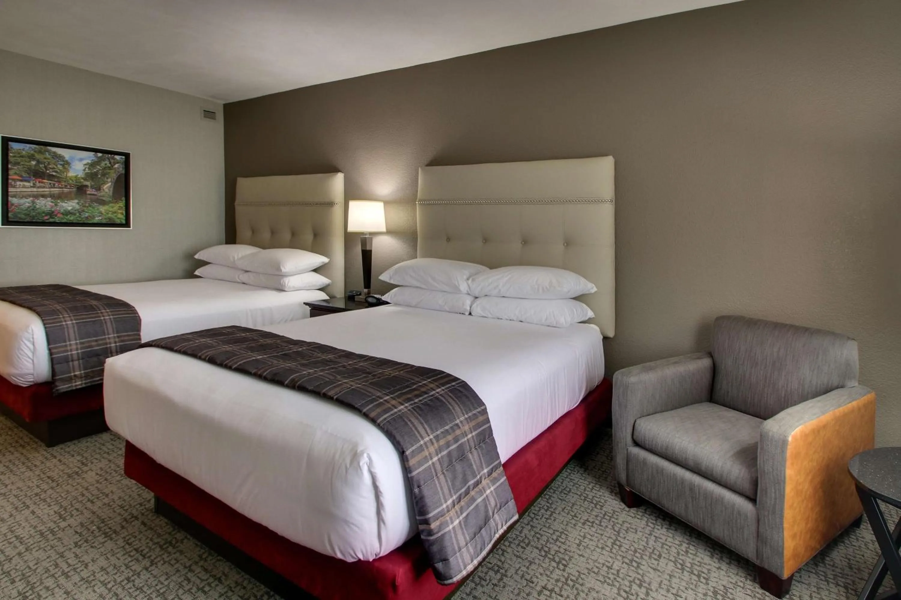 Photo of the whole room, Bed in Drury Inn & Suites San Antonio Northwest Medical Center