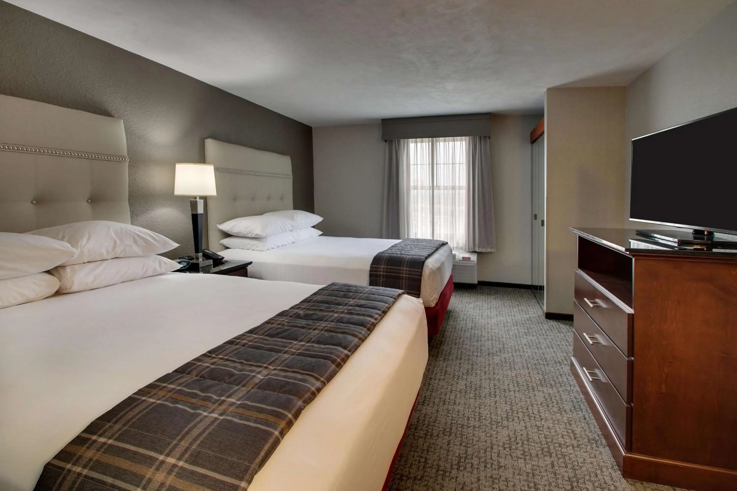 Photo of the whole room, Bed in Drury Inn & Suites San Antonio Northwest Medical Center