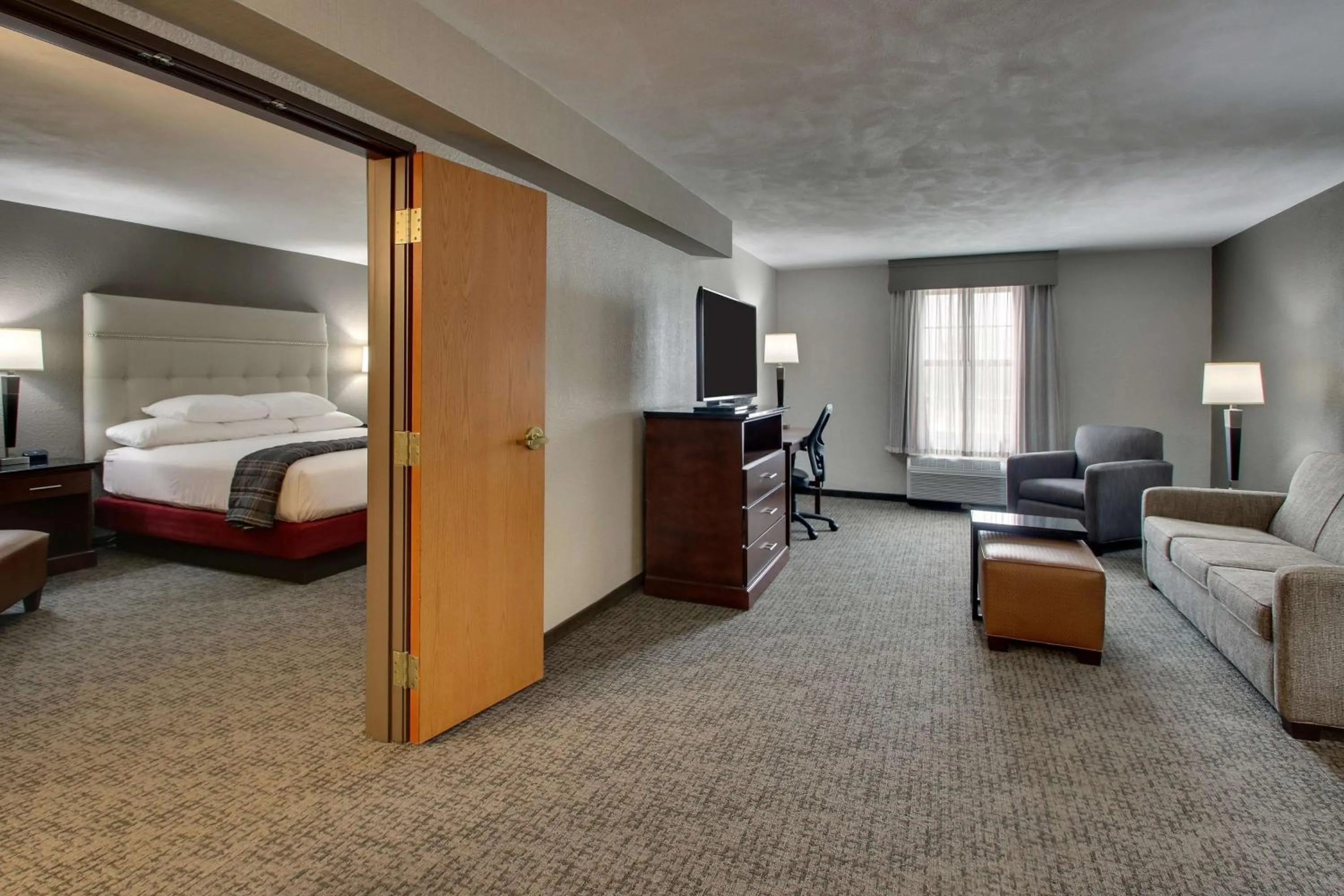 Photo of the whole room, Bed in Drury Inn & Suites San Antonio Northwest Medical Center