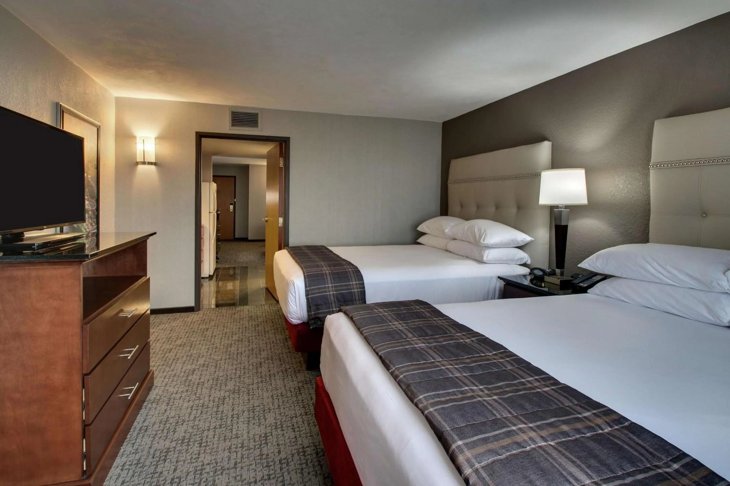 Photo of the whole room, Bed in Drury Inn & Suites San Antonio Northwest Medical Center