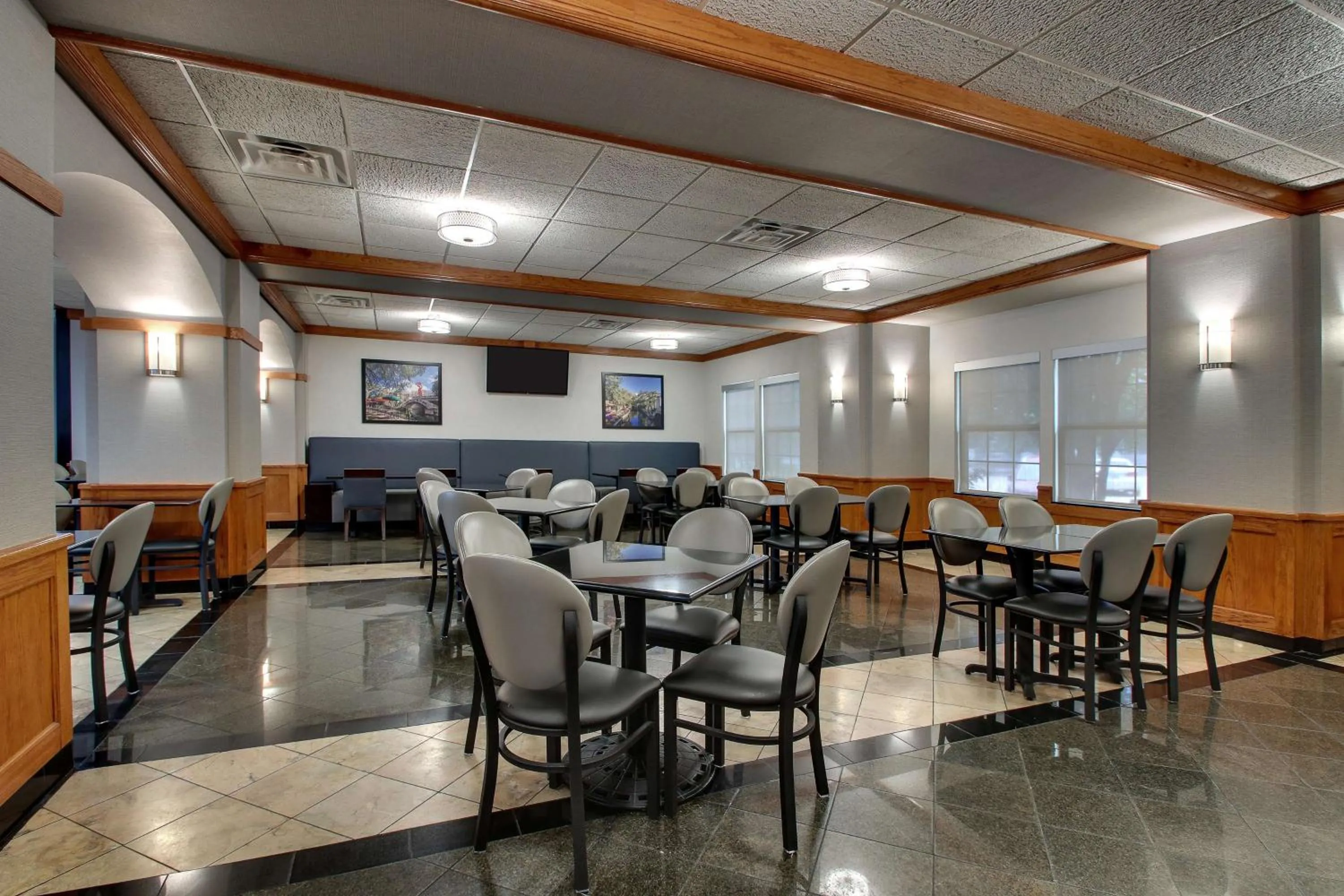 Restaurant/places to eat in Drury Inn & Suites San Antonio Northwest Medical Center