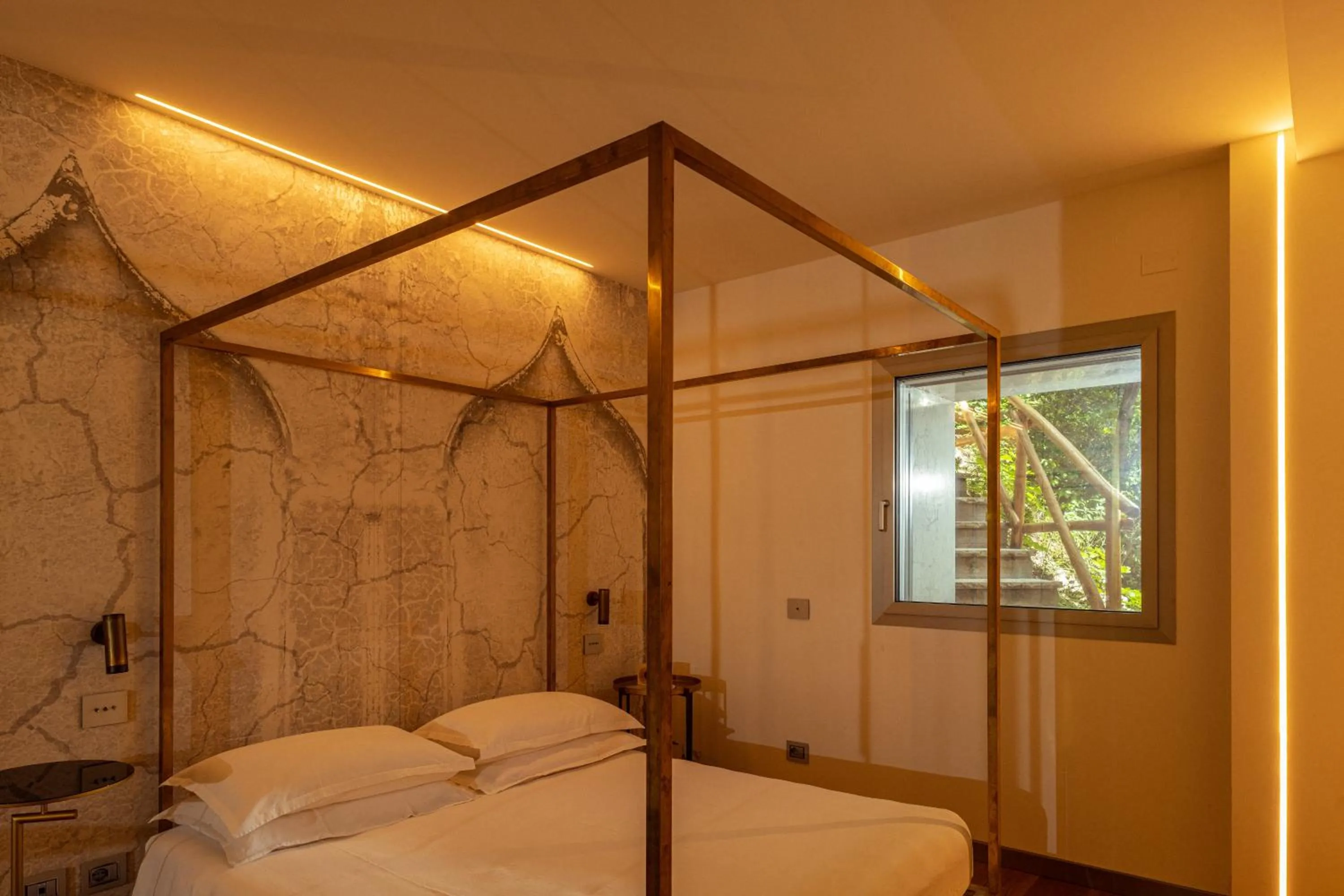 Bed in La Forestale Luxury Ecolodge B&B Primo Piano