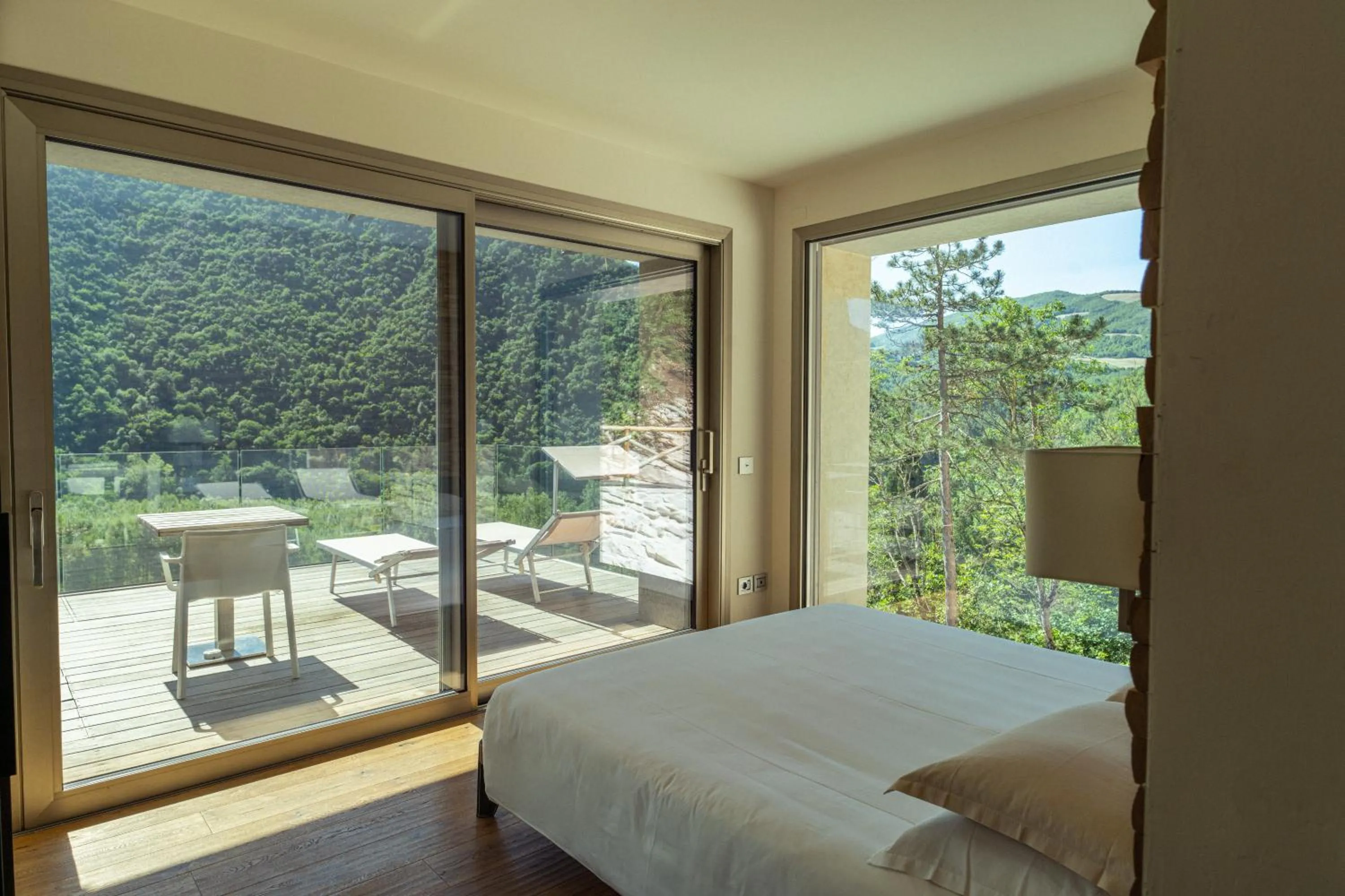 Bed in La Forestale Luxury Ecolodge B&B Primo Piano